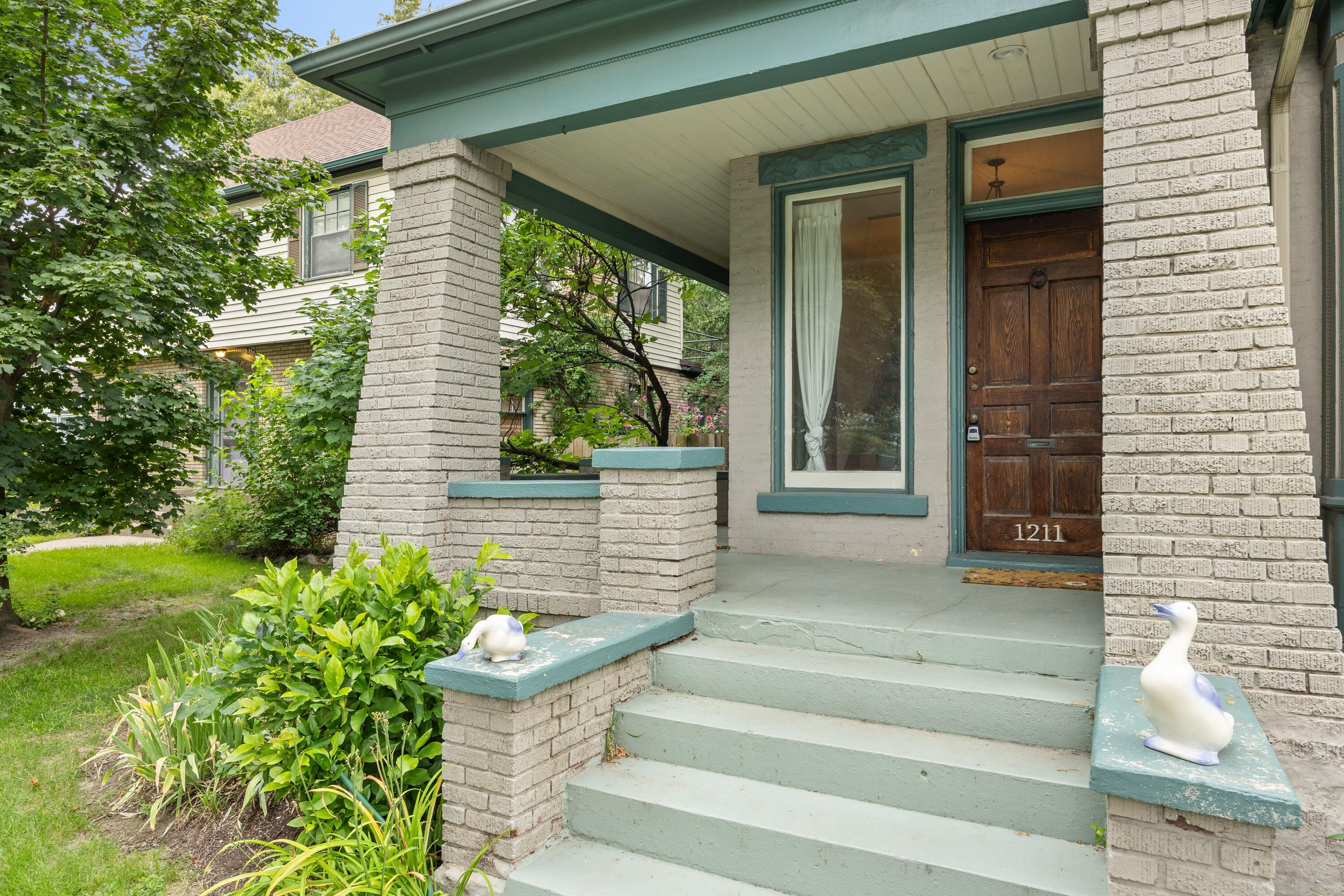 1215 Lake Drive Se Property Photo 4