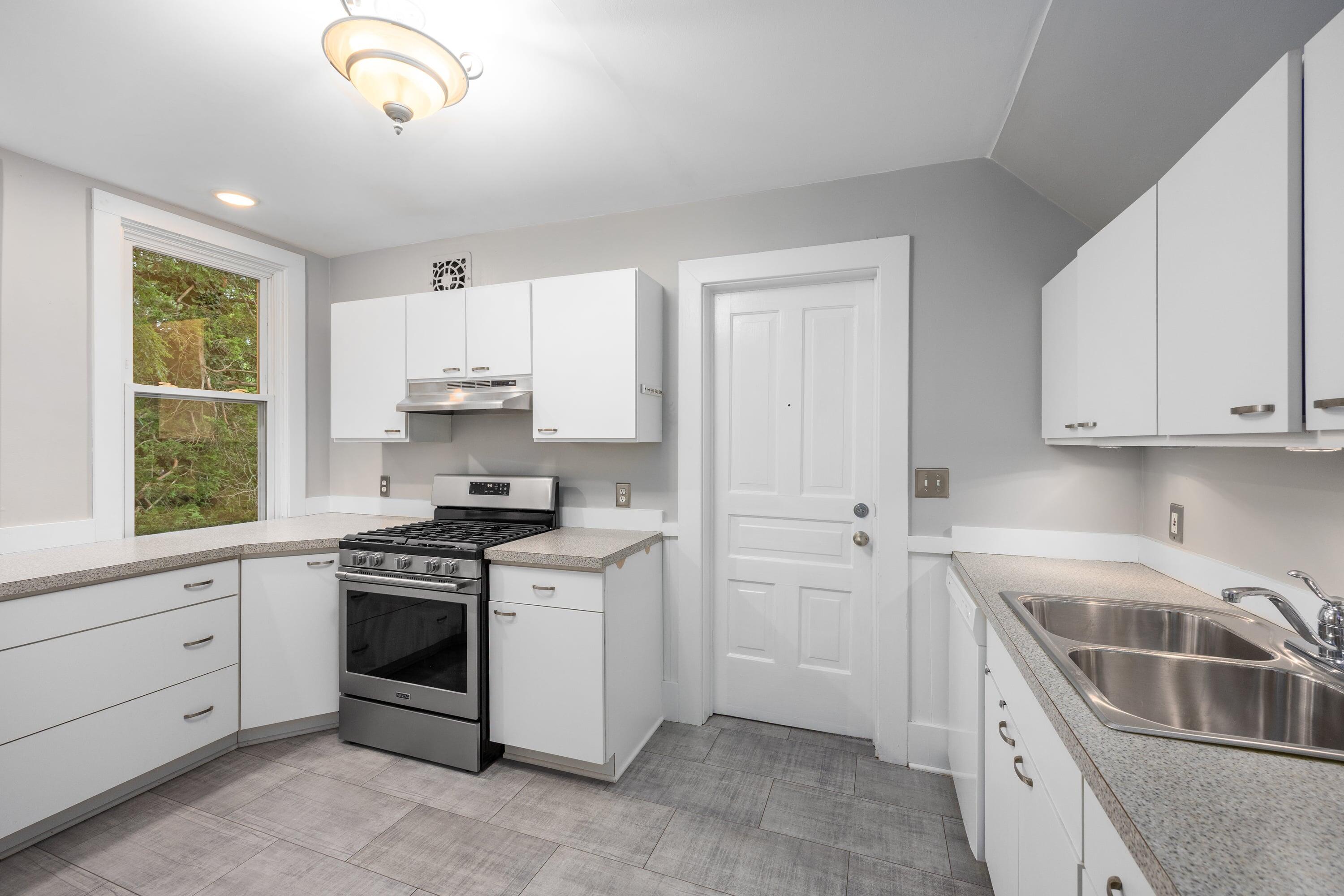 1215 Lake Drive Se Property Photo 25