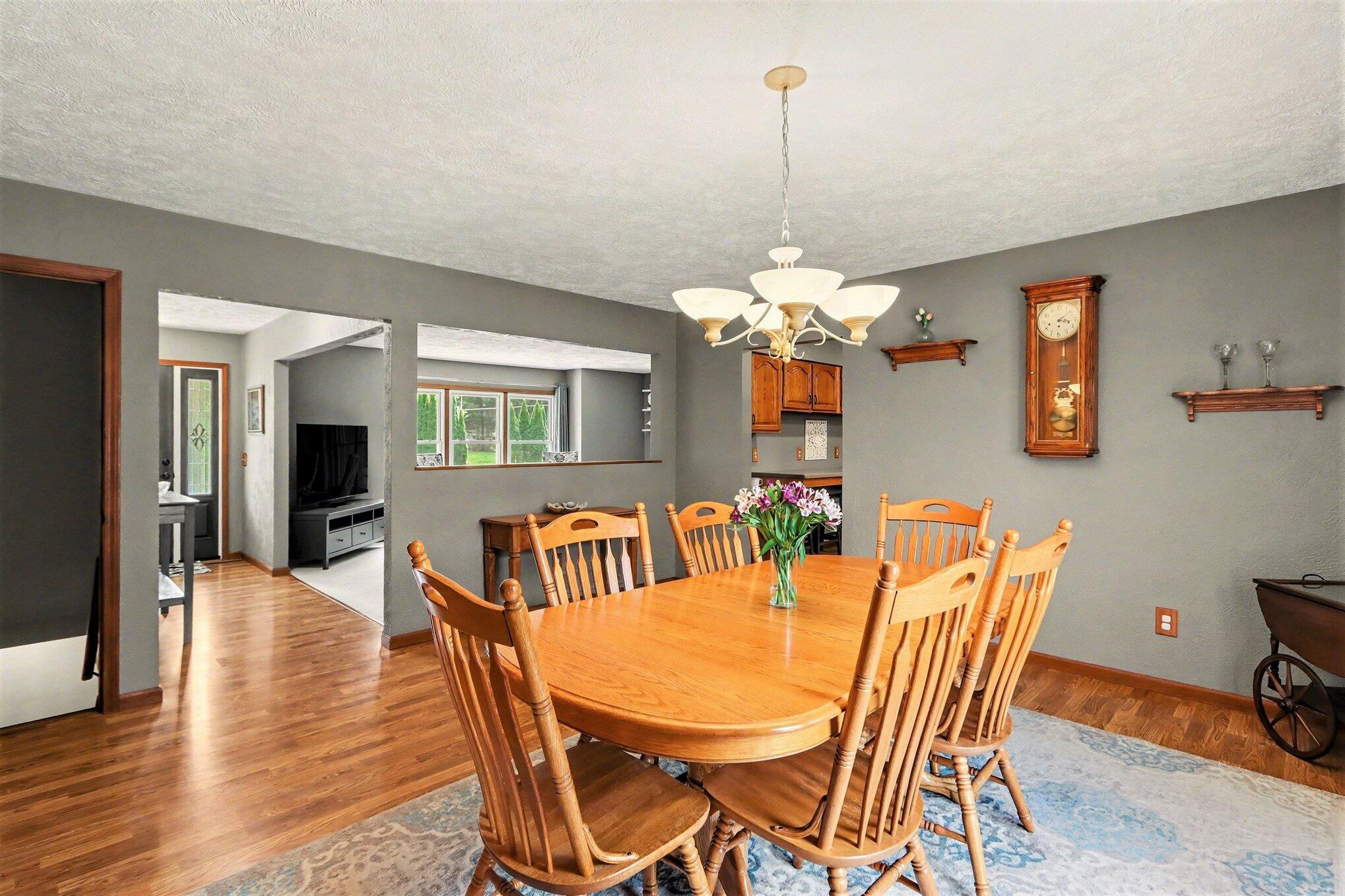 2828 W F Avenue Property Photo 8
