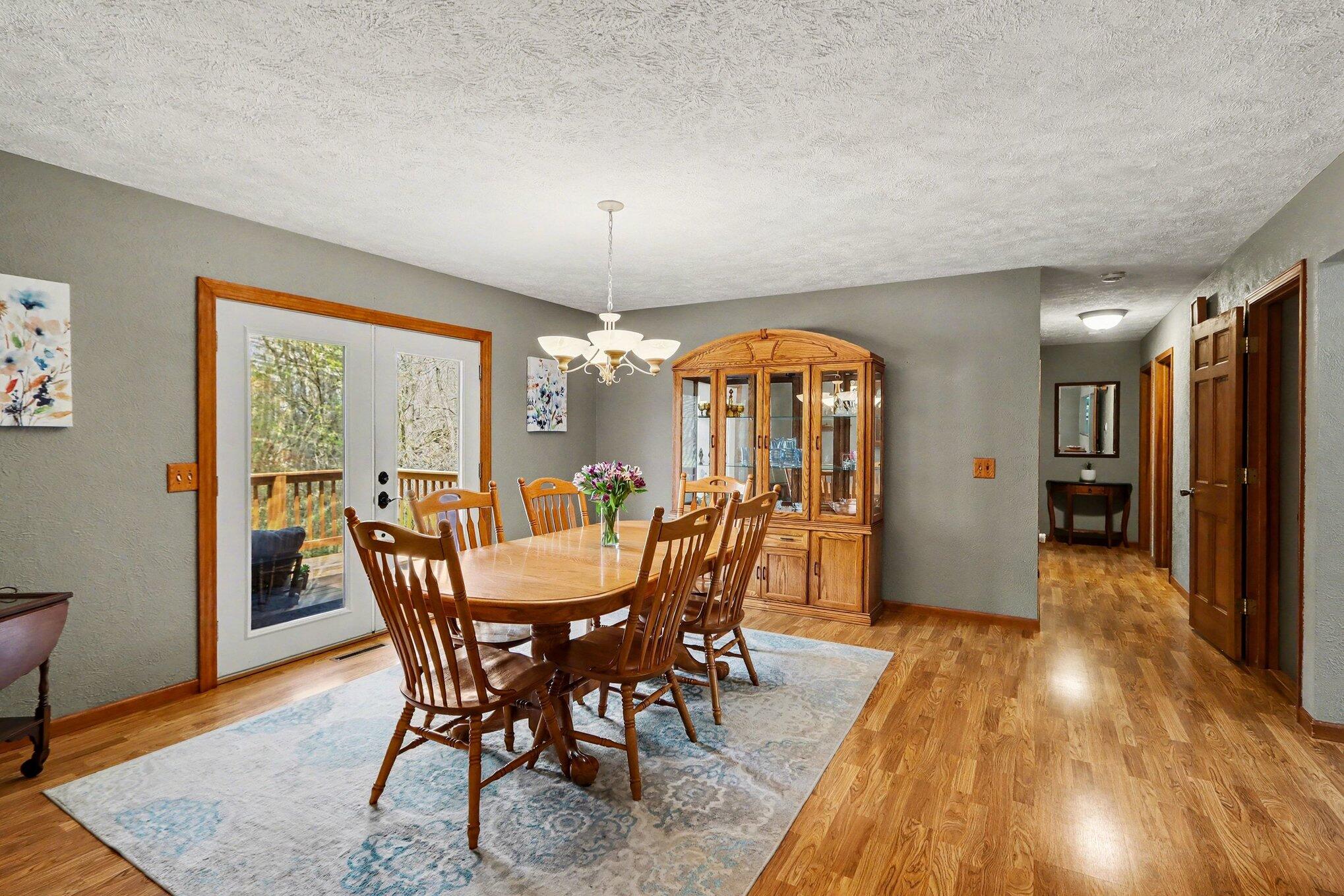 2828 W F Avenue Property Photo 9