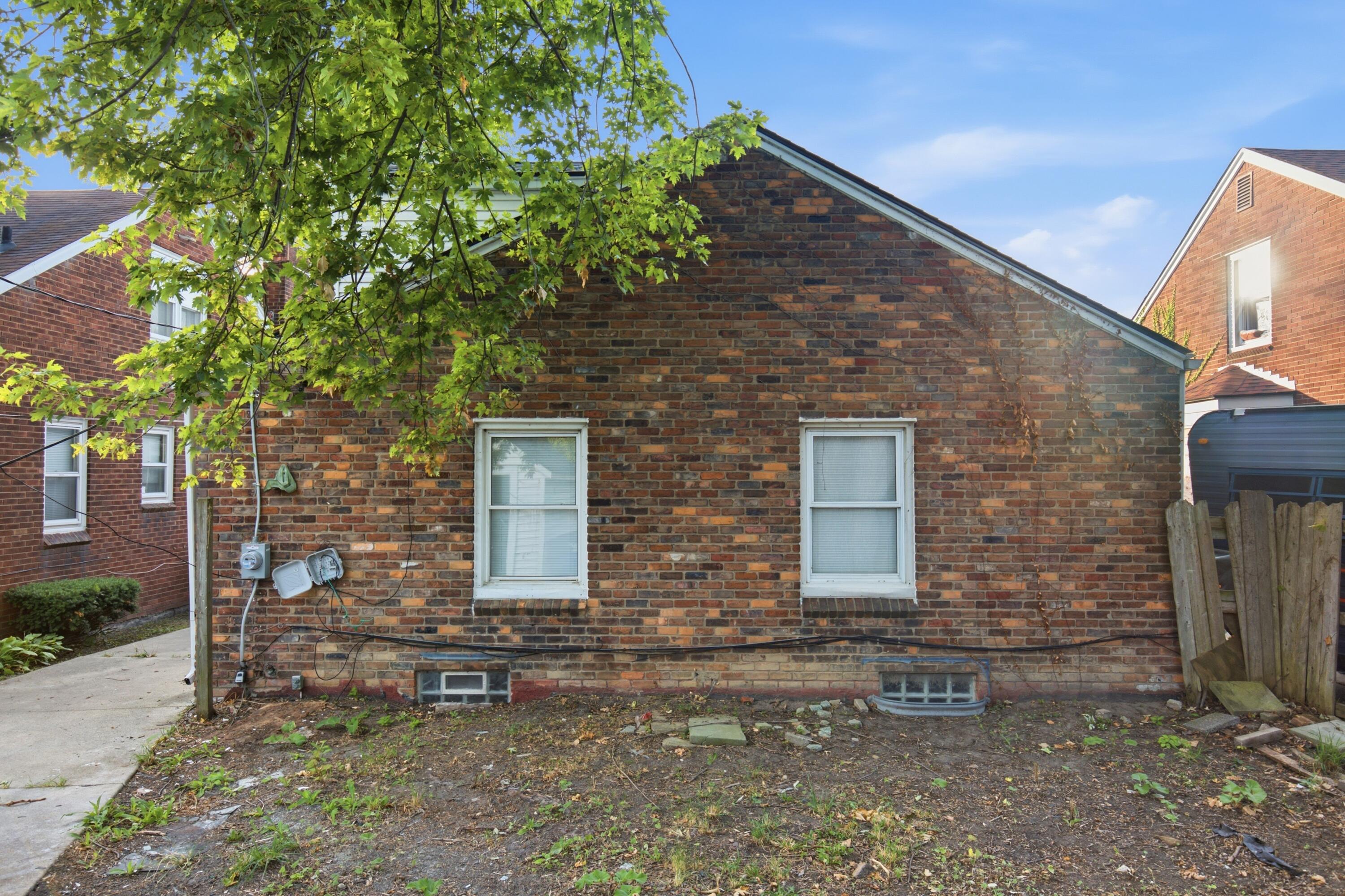 10353 Beaconsfield Street Property Photo 4