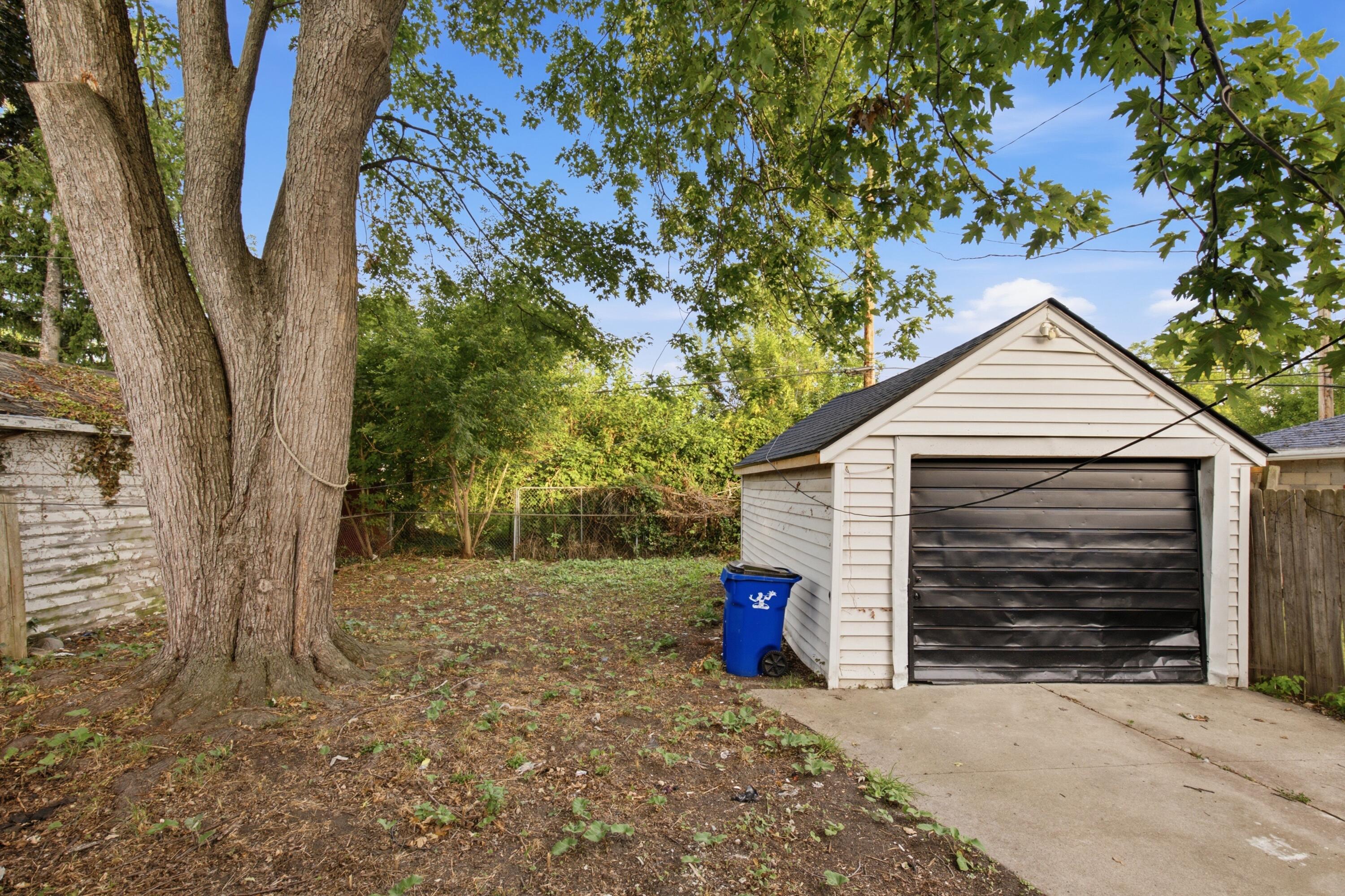10353 Beaconsfield Street Property Photo 5