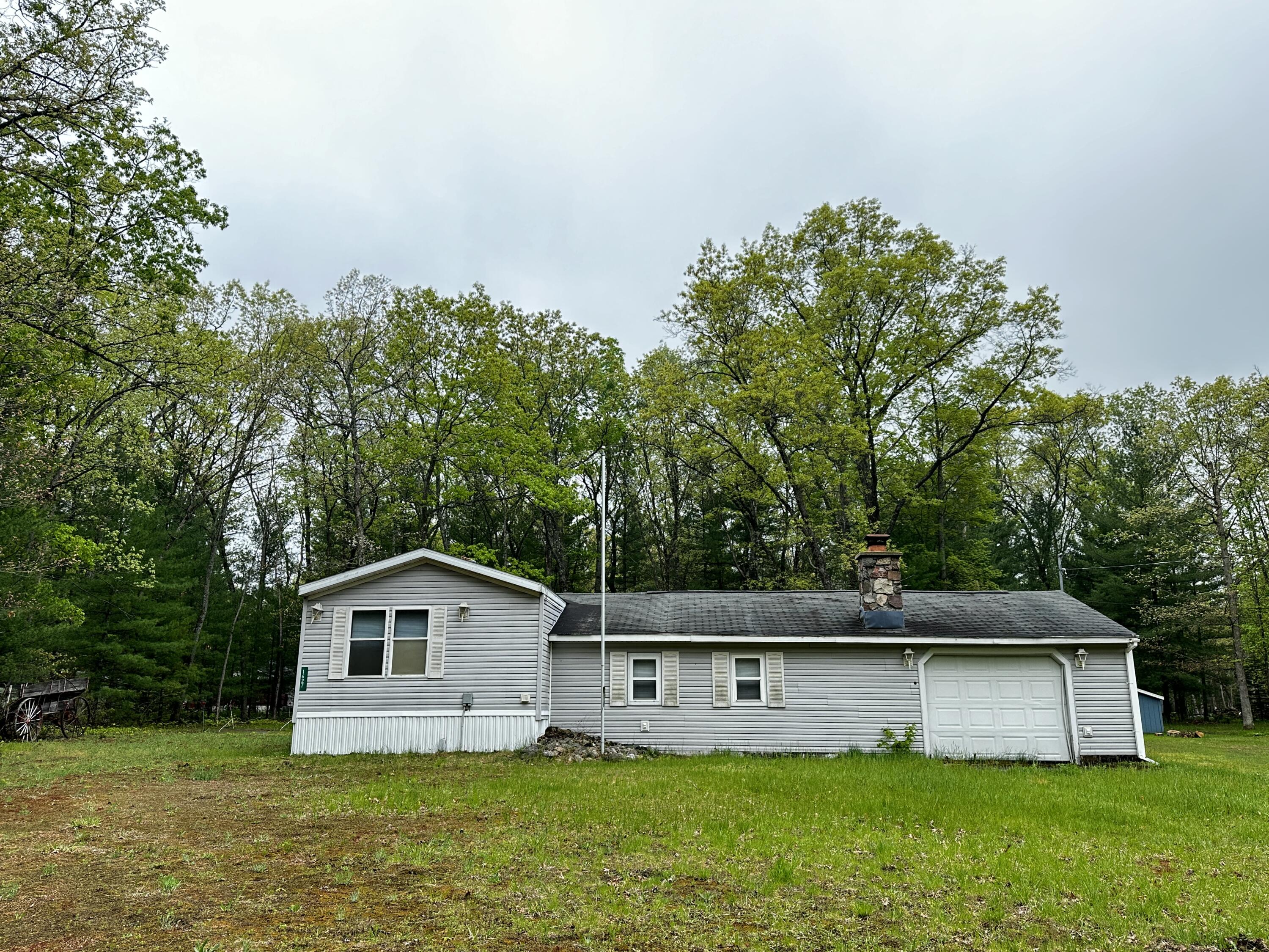 1627 W Delong Drive Property Photo 3