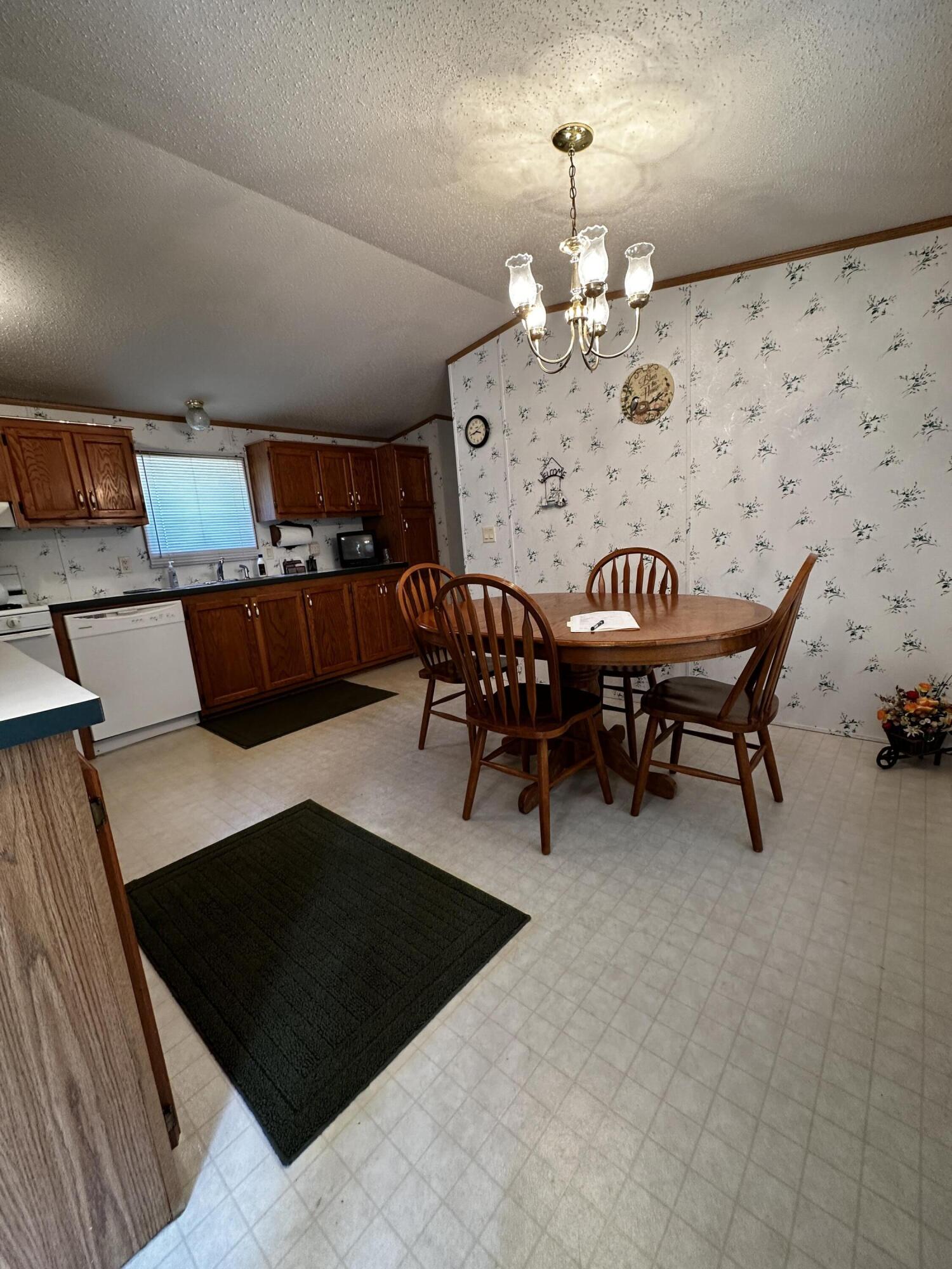 1627 W Delong Drive Property Photo 4