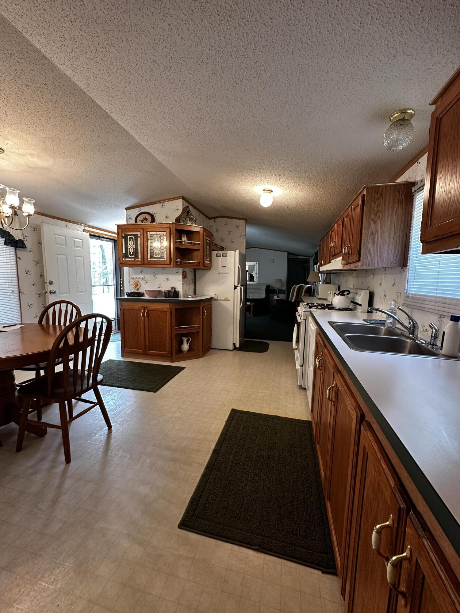 1627 W Delong Drive Property Photo 6