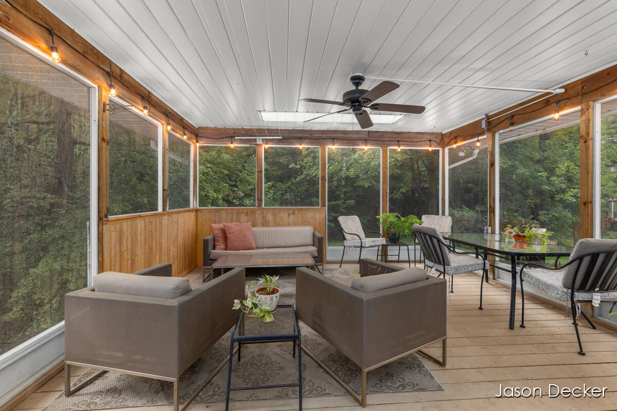 6181 10 Mile Road Ne Property Photo 14