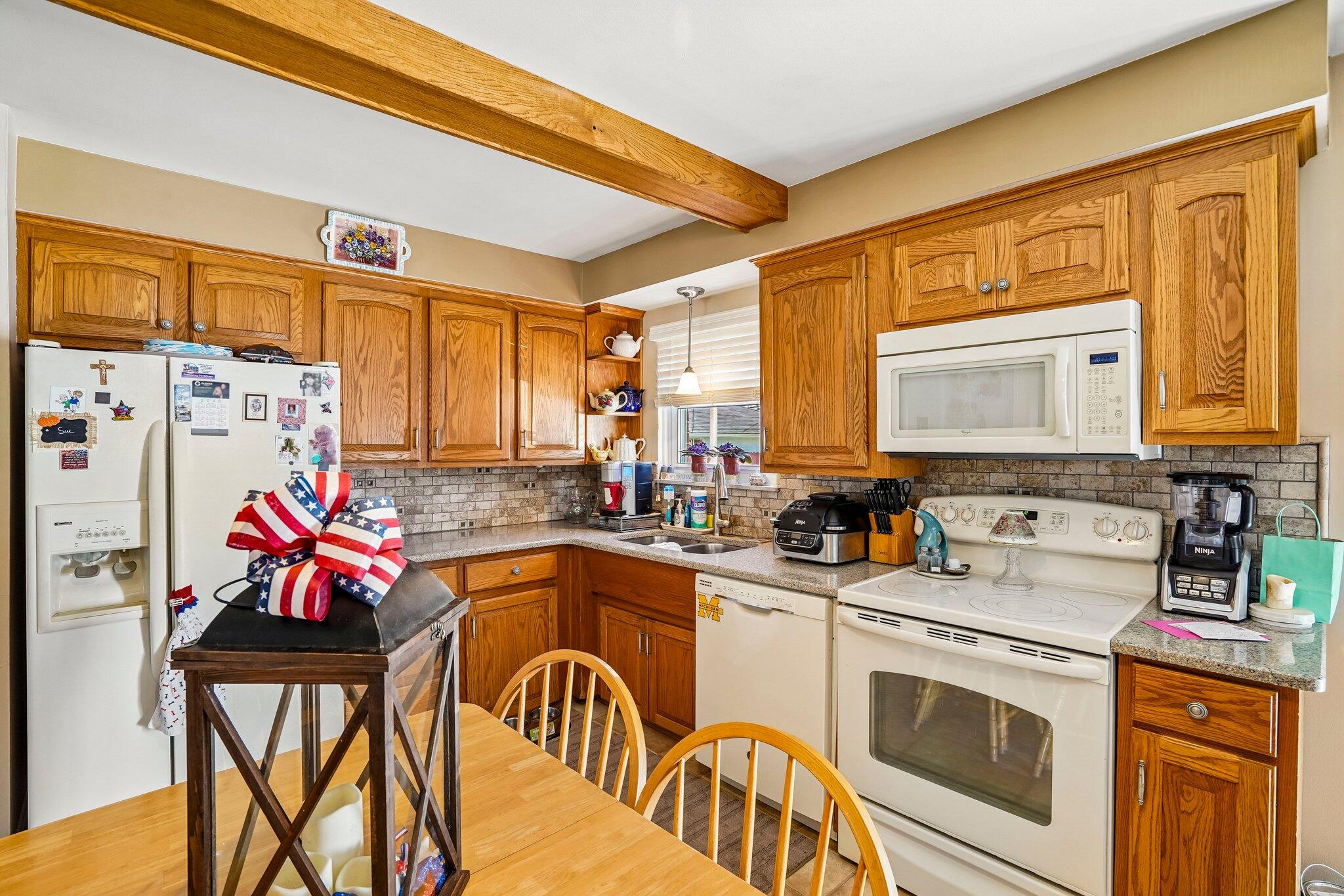 26347 Midway Street Property Photo 9