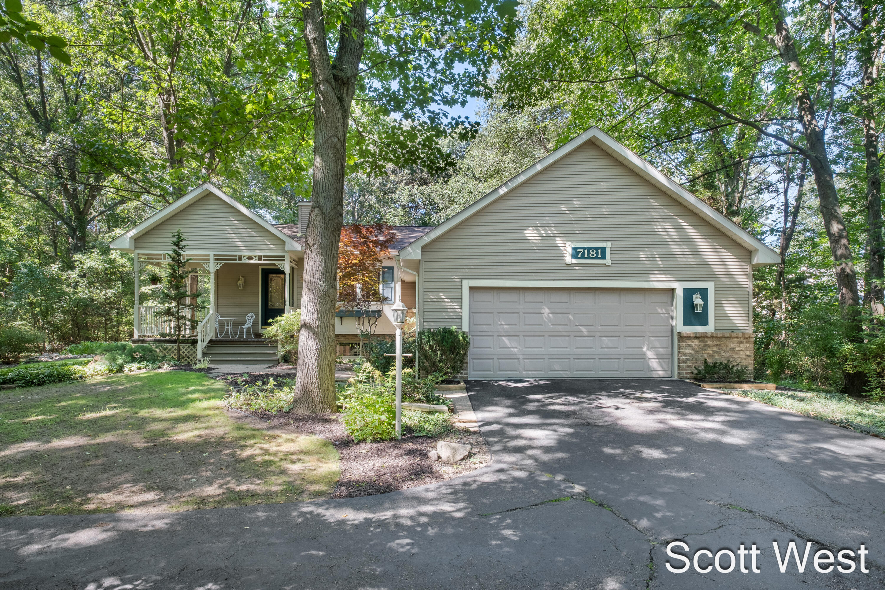 7181 River Glen Drive Property Photo 1