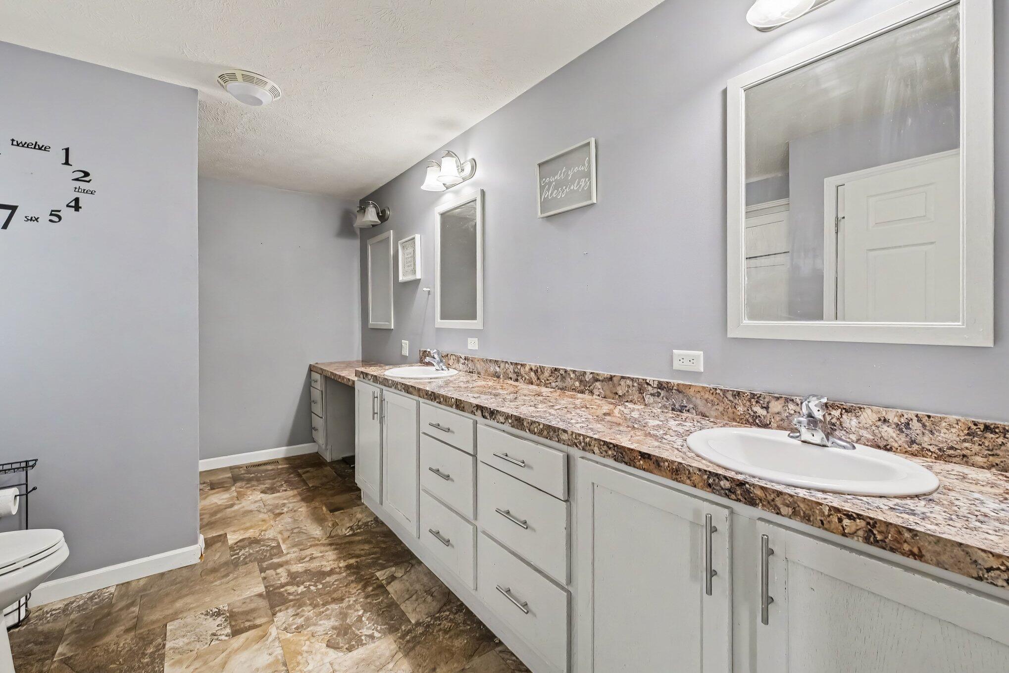 4144 Doxee Drive Property Photo 15