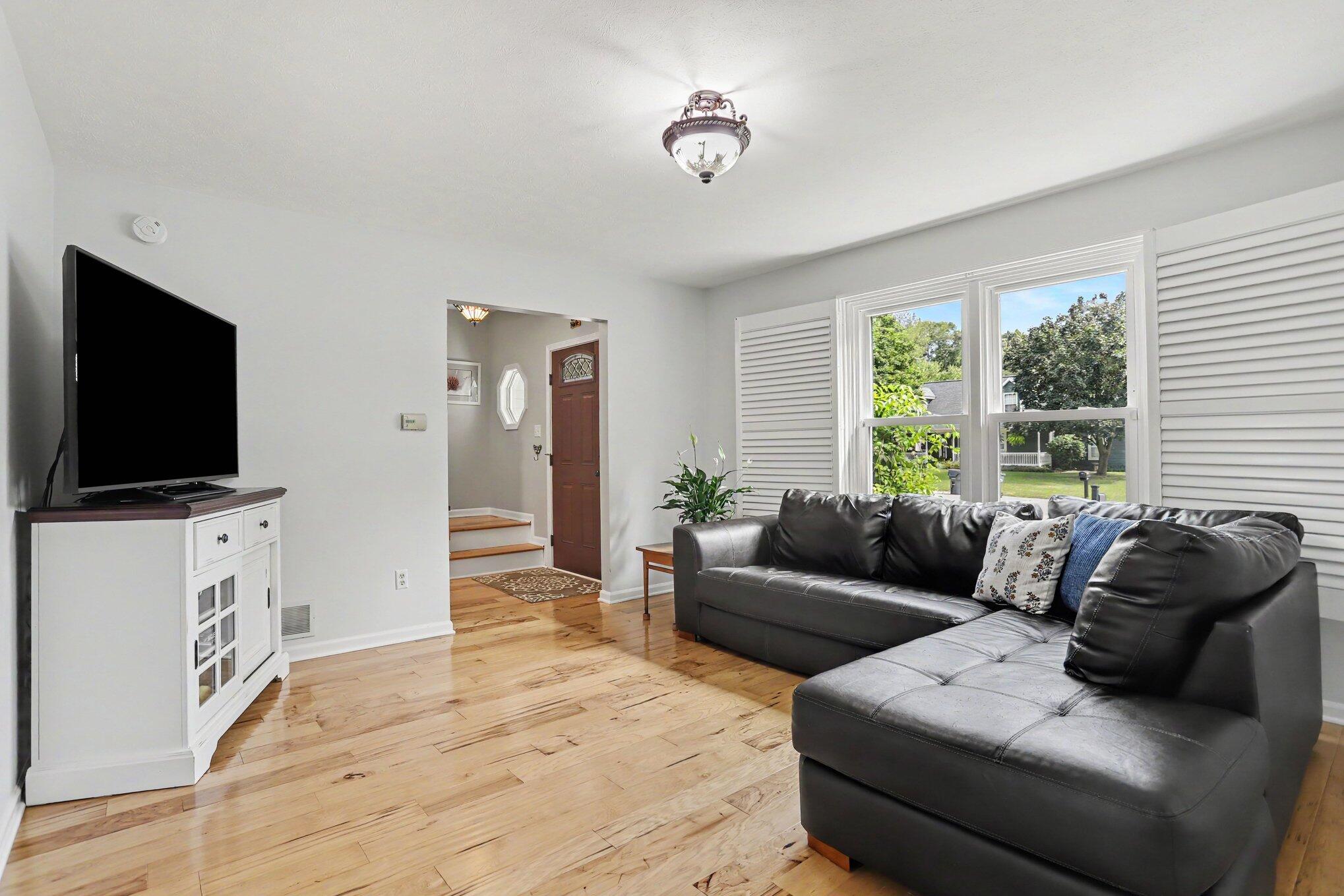 1016 Barton Street Property Photo 4
