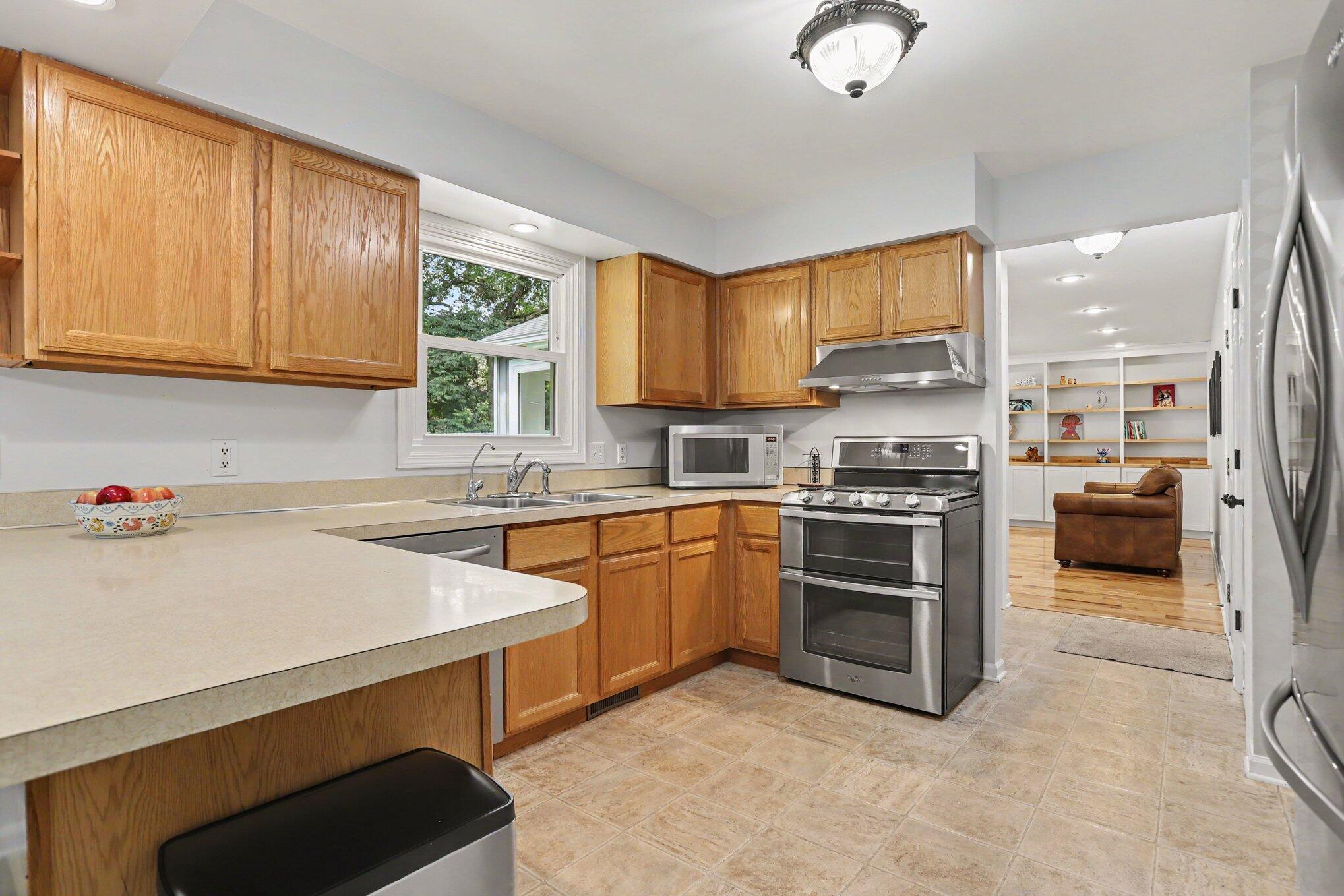 1016 Barton Street Property Photo 7