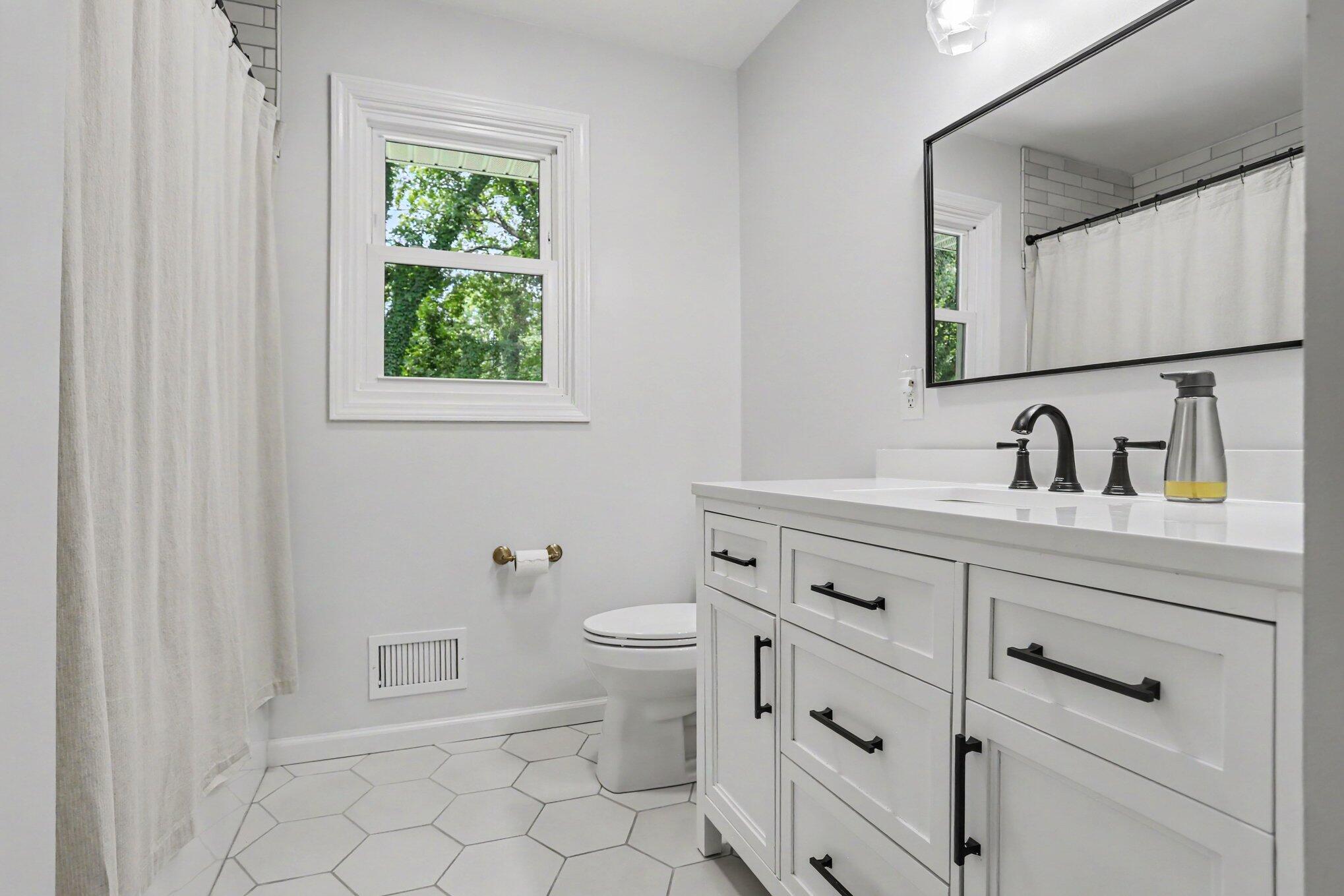 1016 Barton Street Property Photo 16