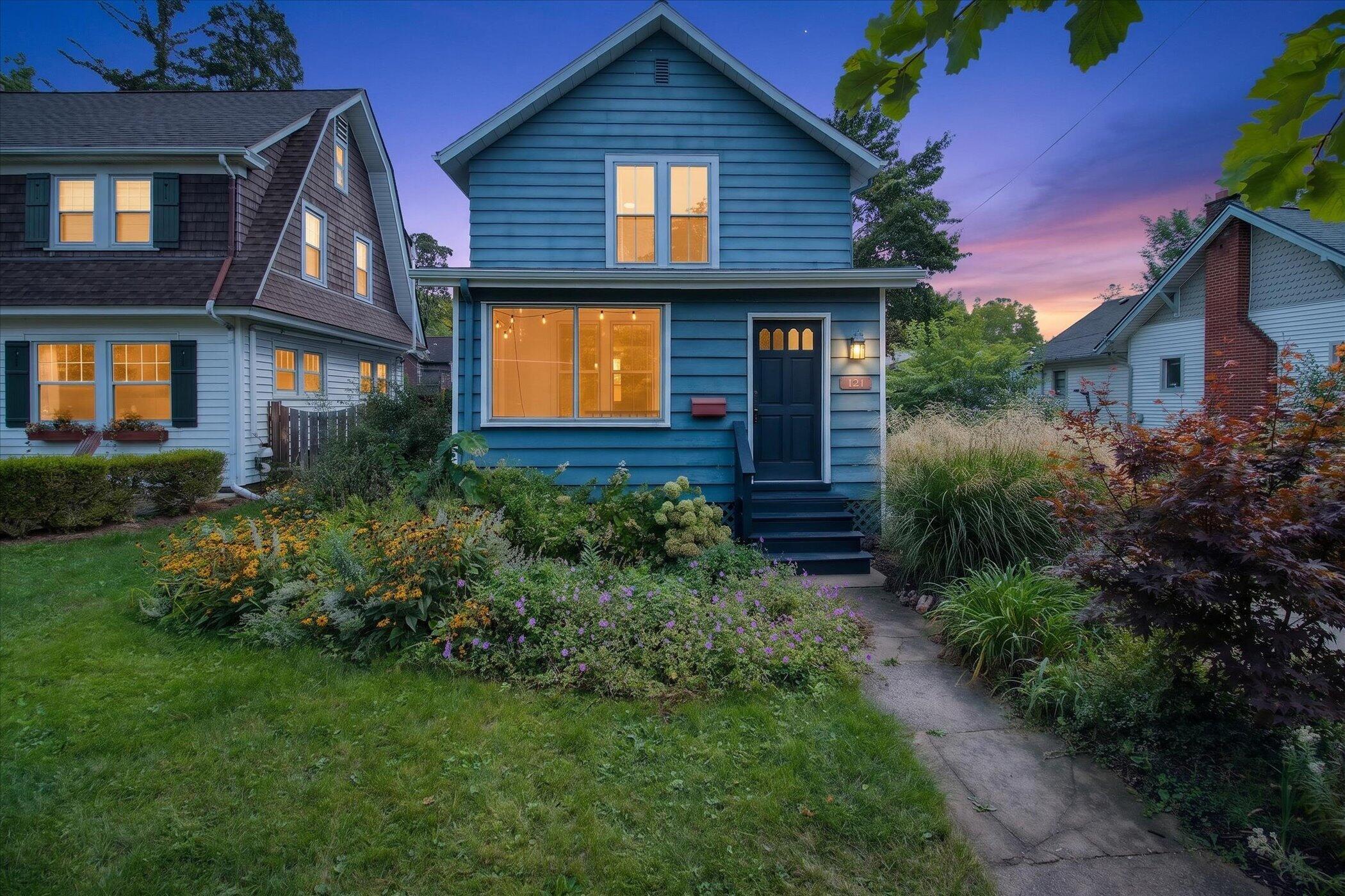 121 Kenwood Avenue Property Photo 1