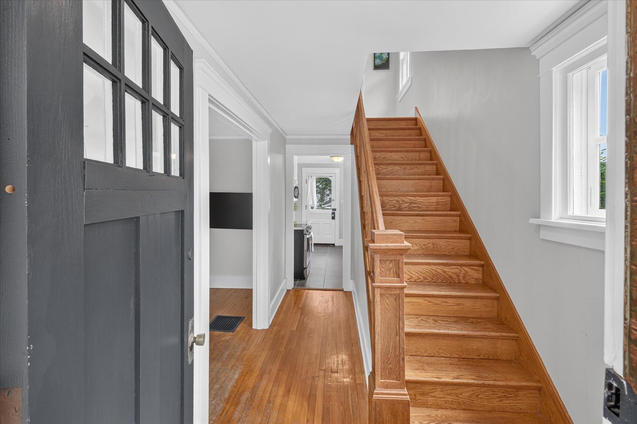 121 Kenwood Avenue Property Photo 5