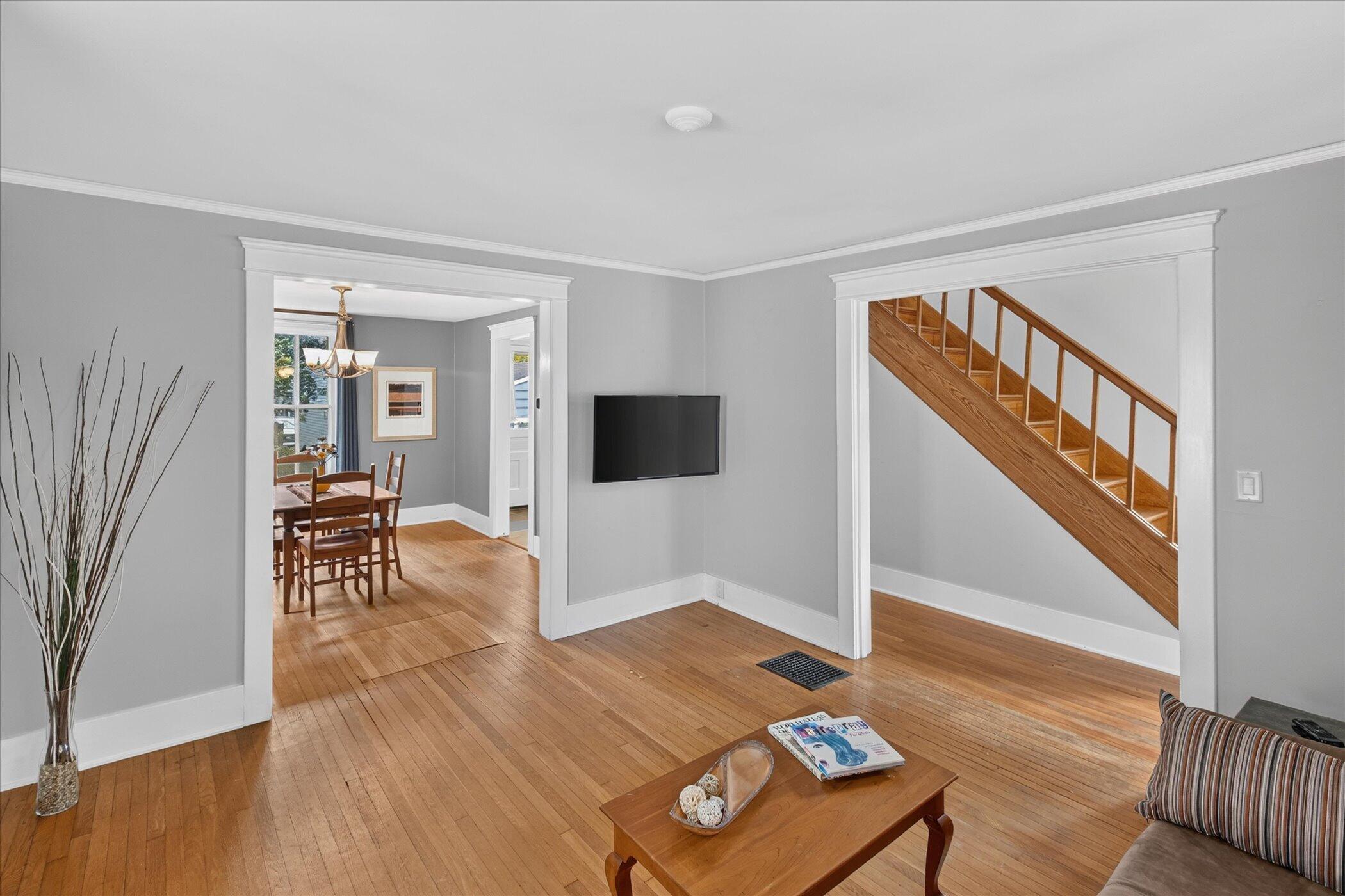 121 Kenwood Avenue Property Photo 7