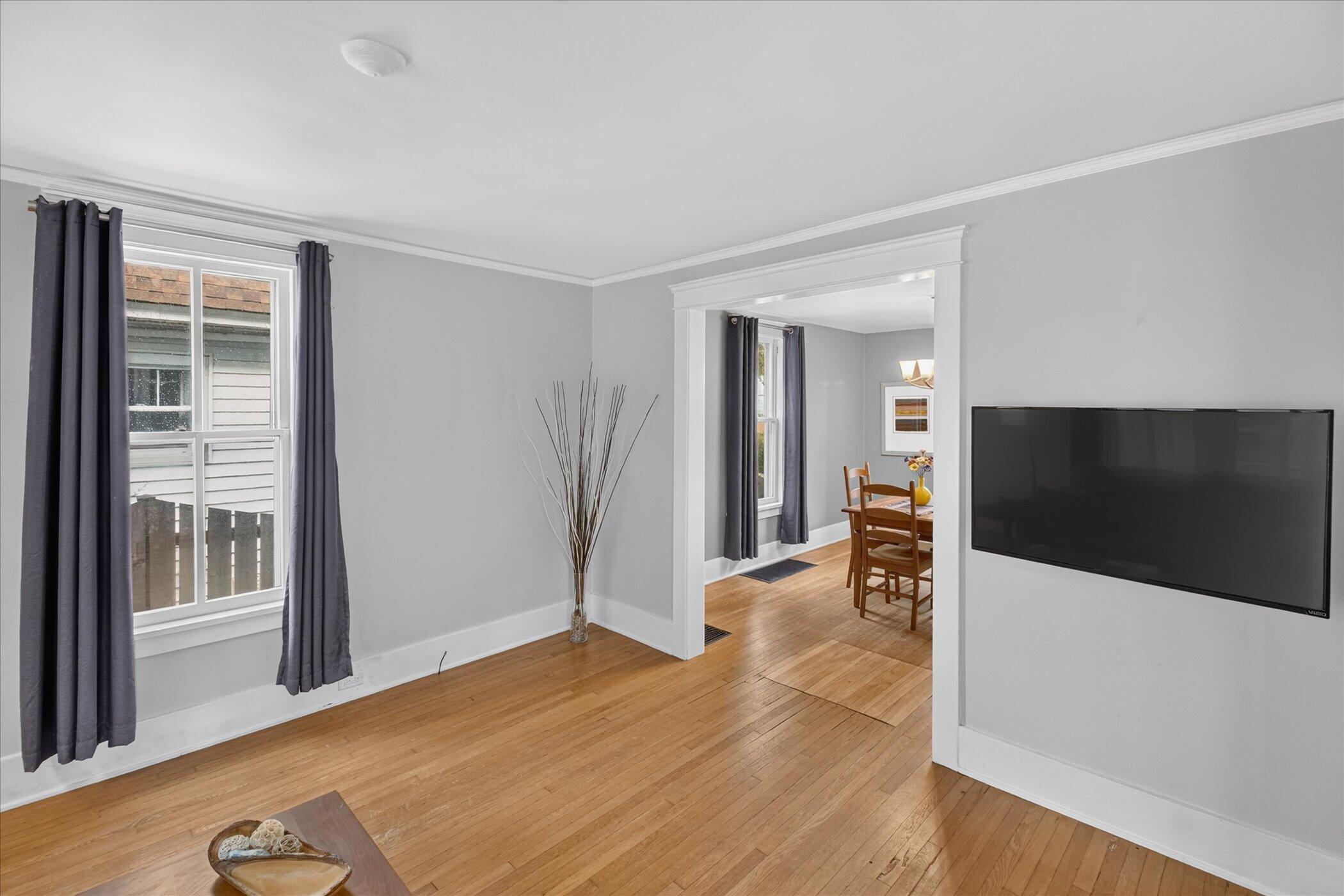 121 Kenwood Avenue Property Photo 8