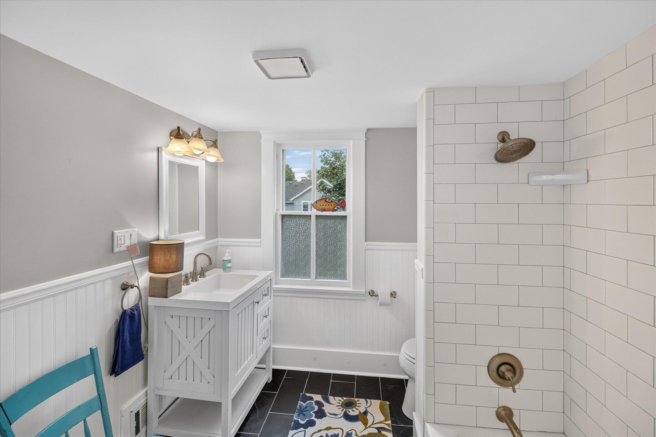 121 Kenwood Avenue Property Photo 18