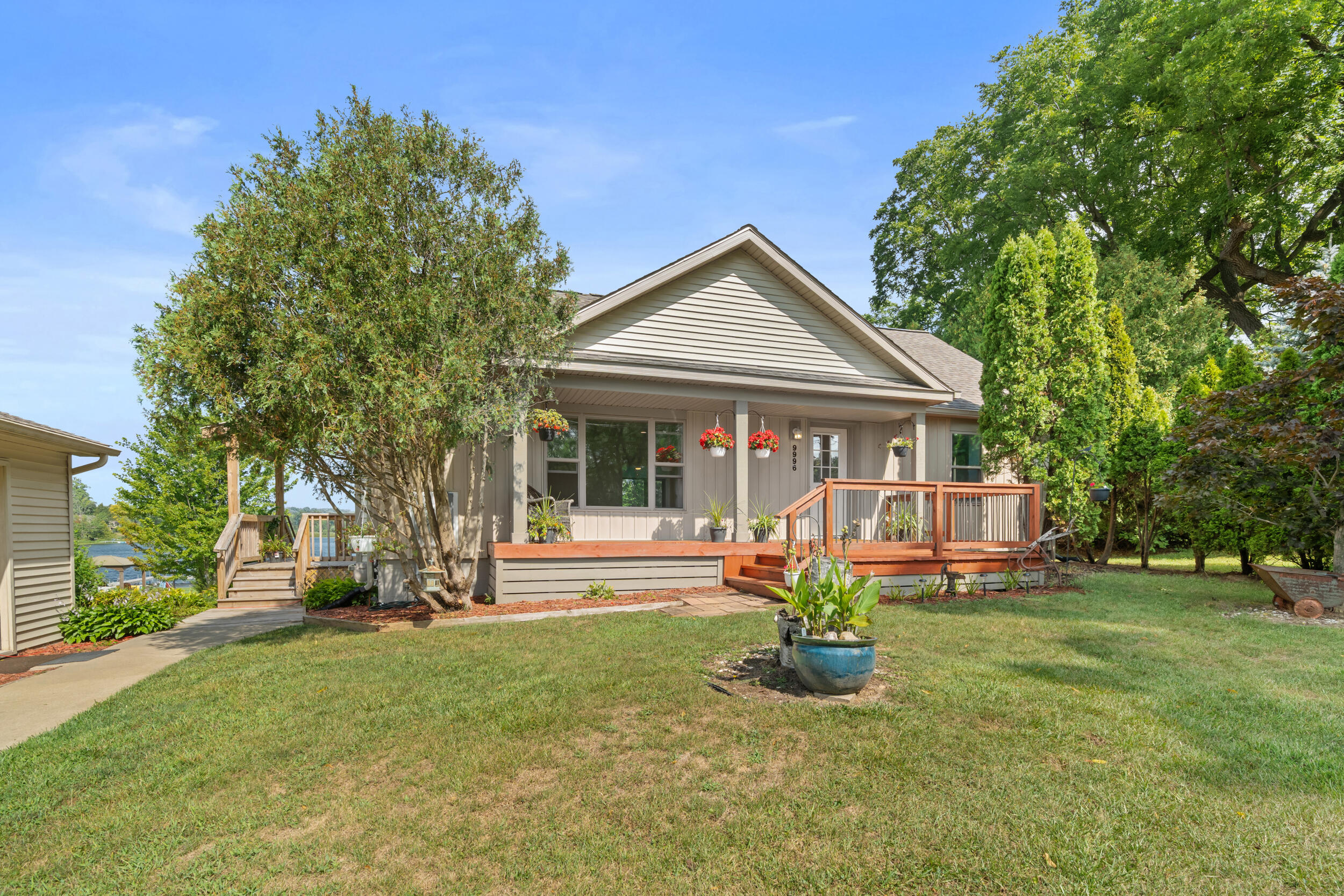 9996 Highland Road Property Photo 1