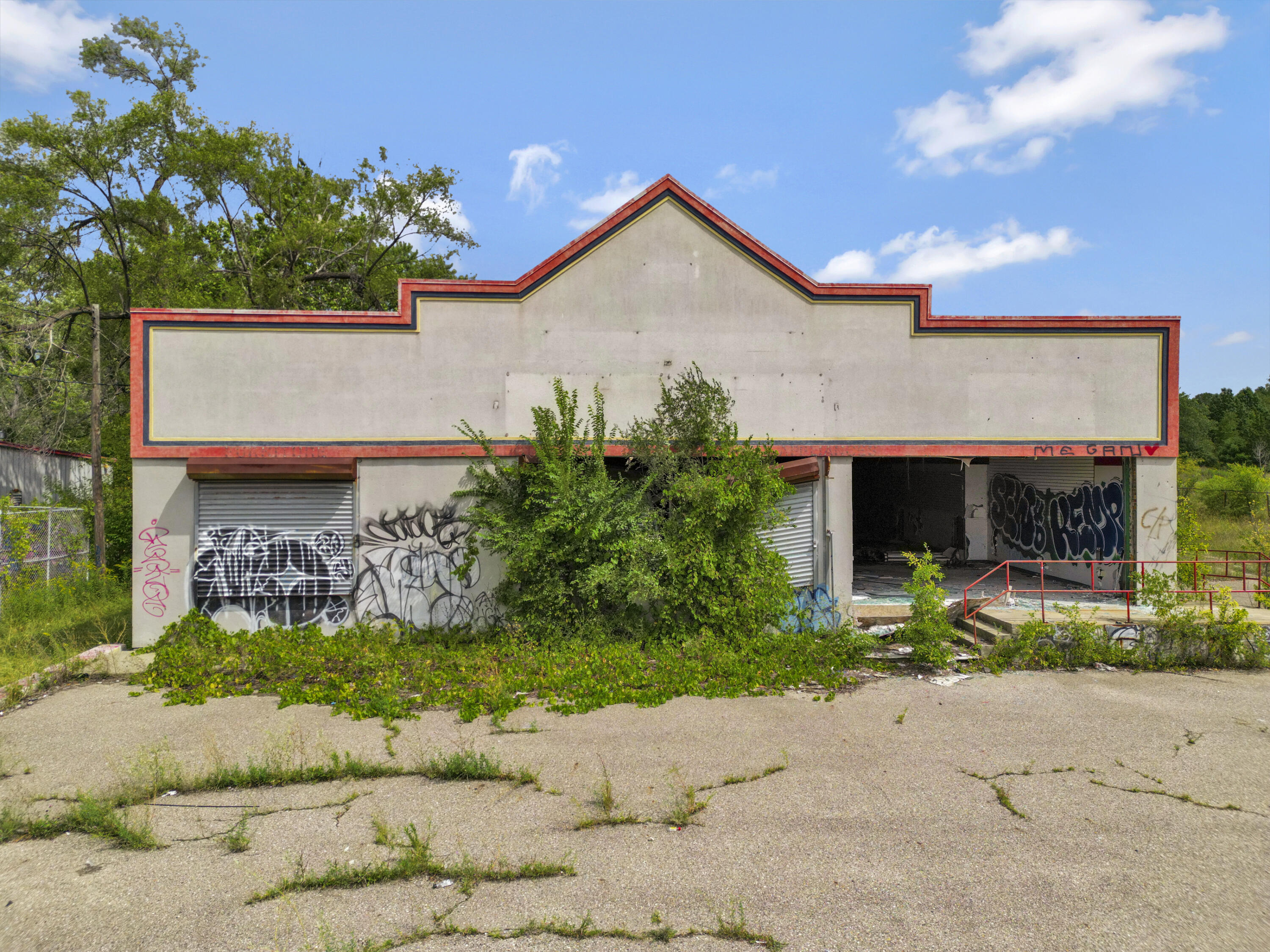 2913 S Dort Highway Property Photo 1