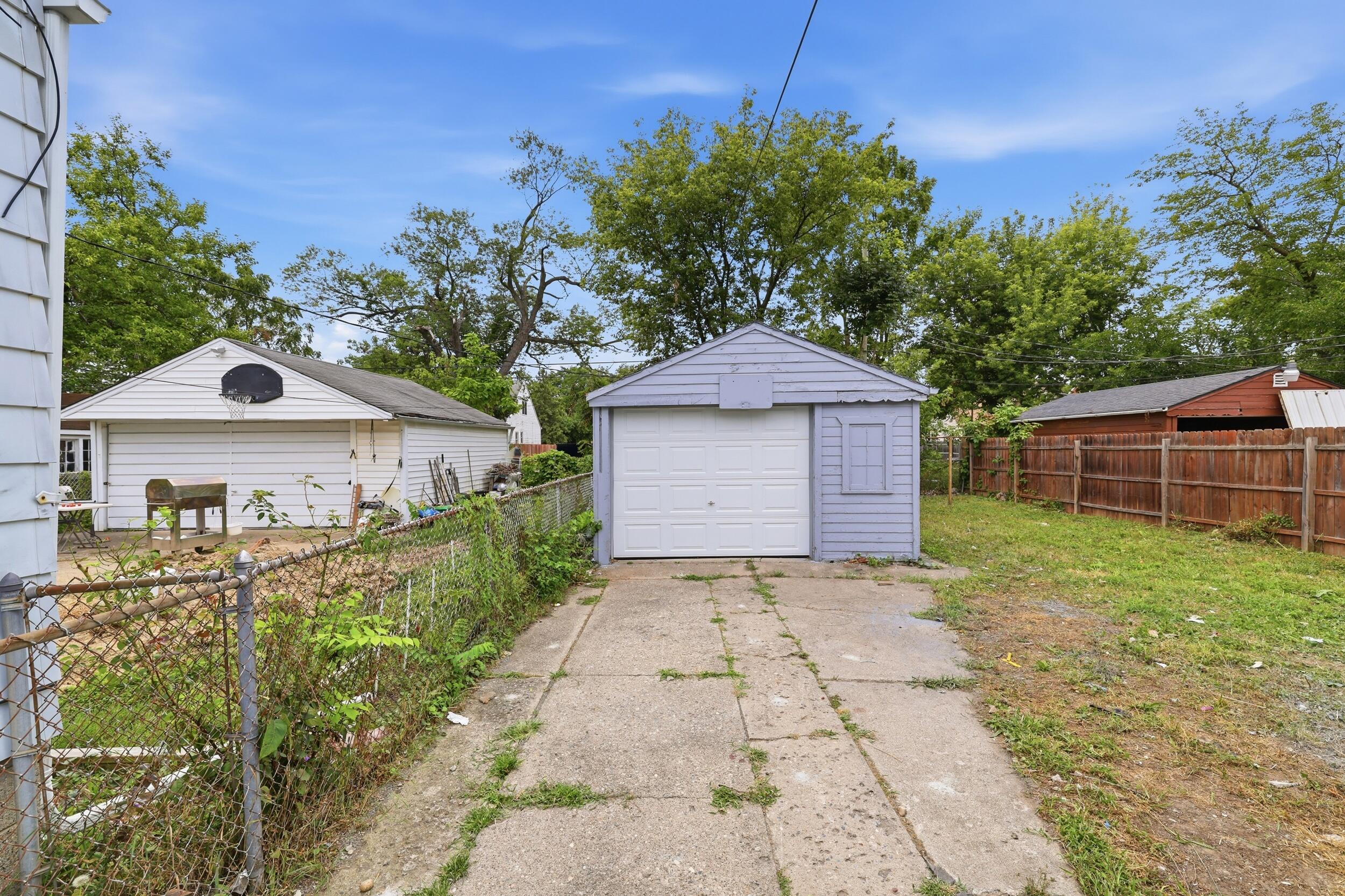 6803 Grandville Avenue Property Photo 6