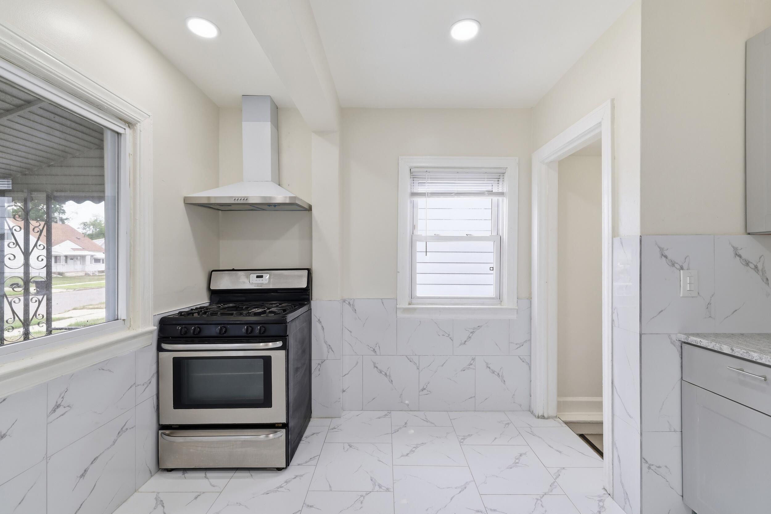 6803 Grandville Avenue Property Photo 12