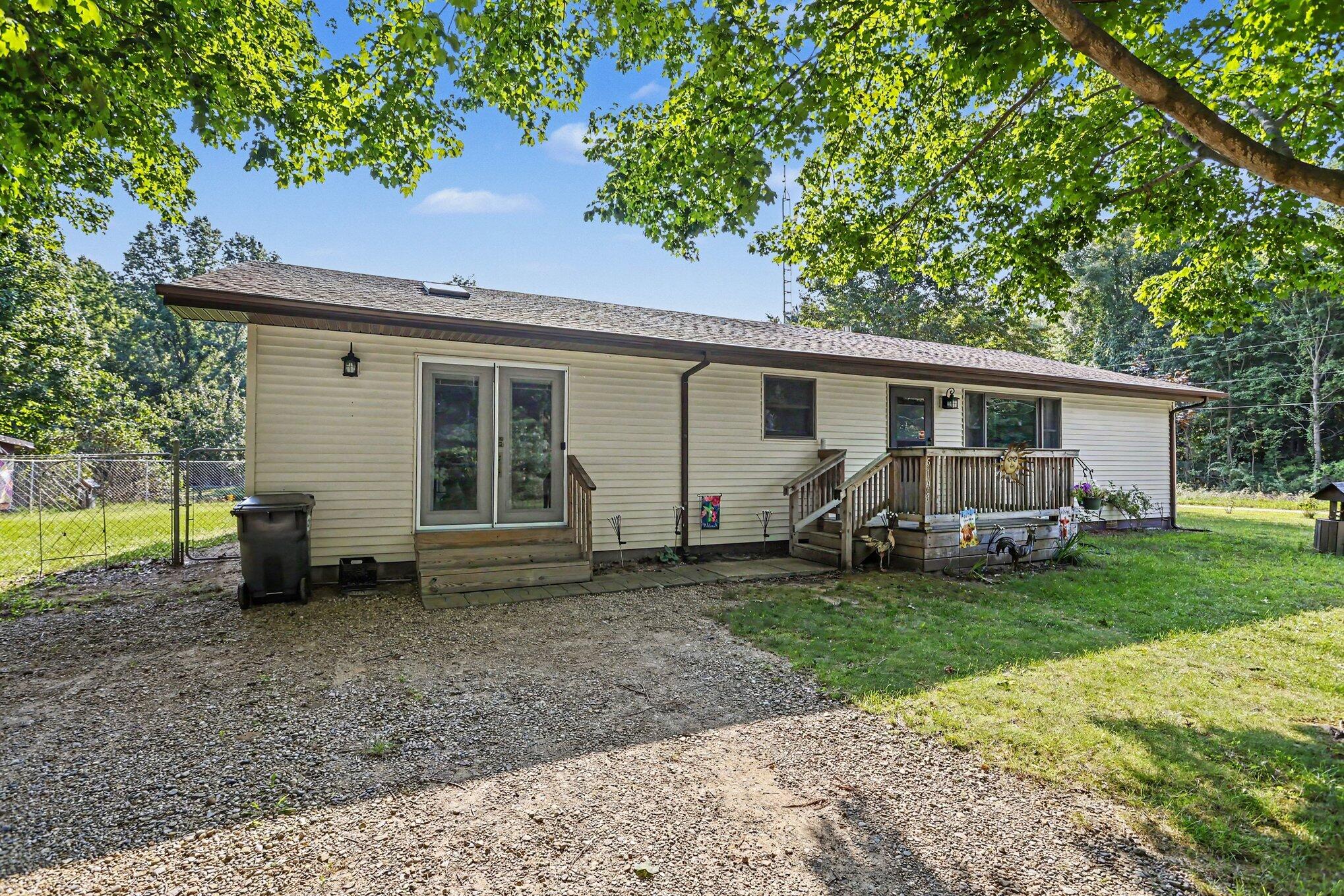 5193 Oak Property Photo 1