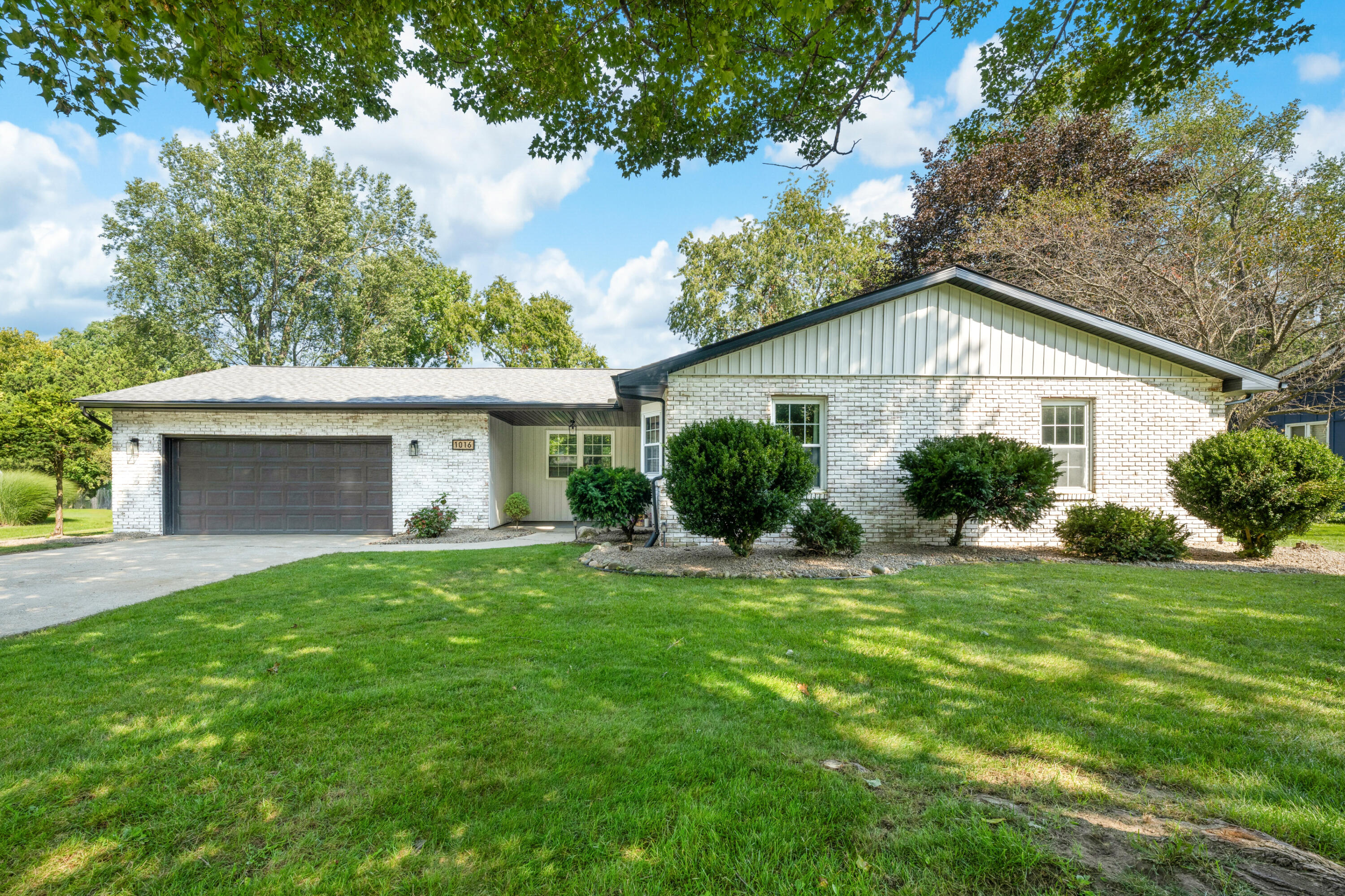 1016 Tomahawk Lane Property Photo 1