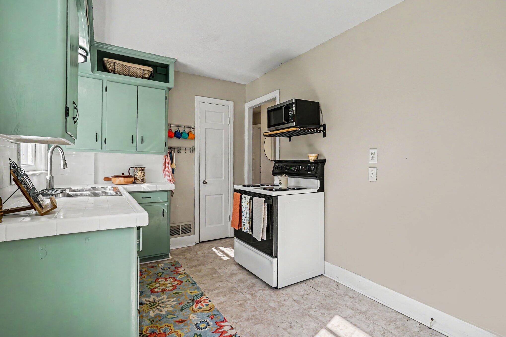 3002 Dawes Road Property Photo 9