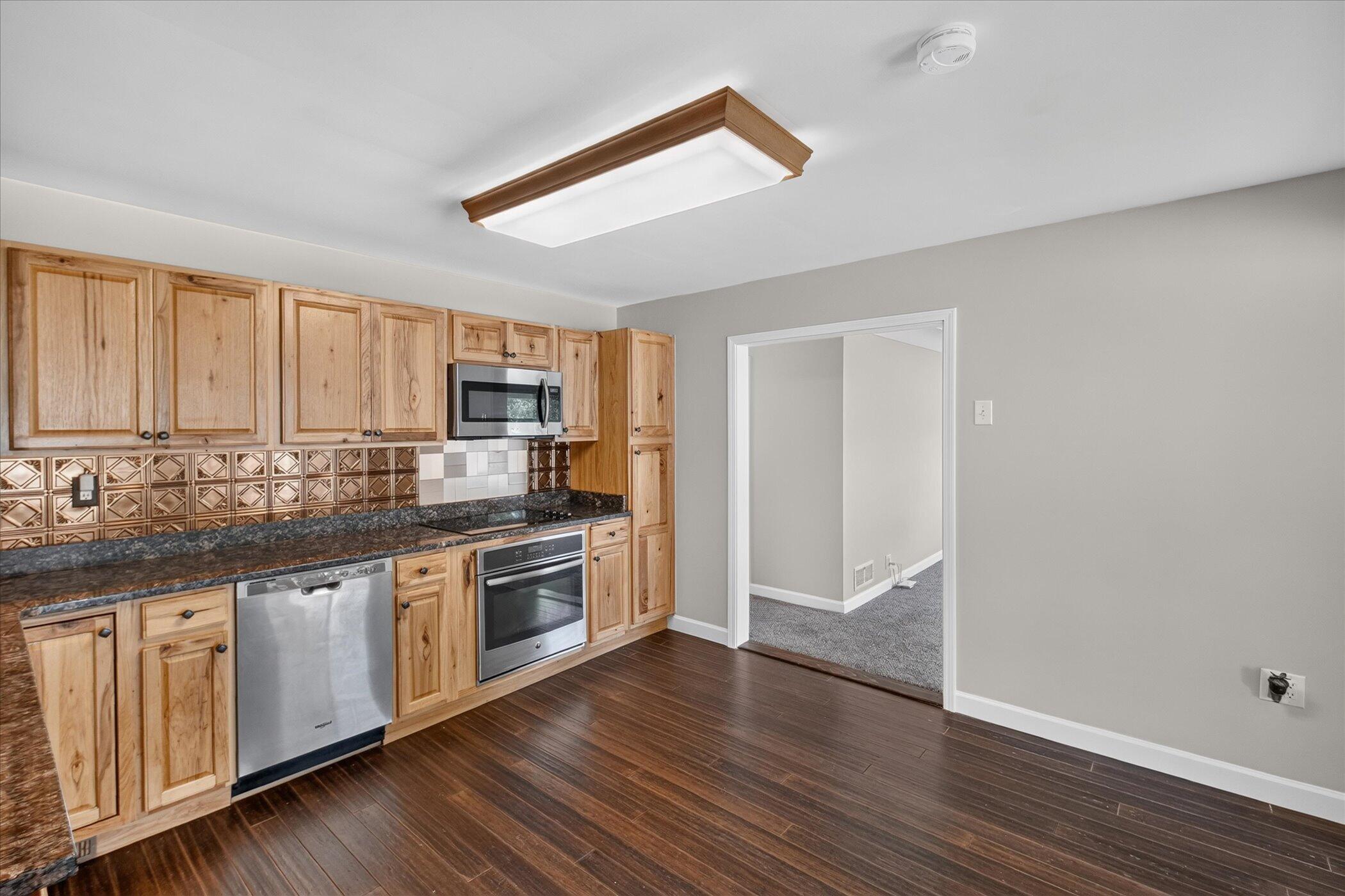 7866 Miami Avenue Property Photo 6