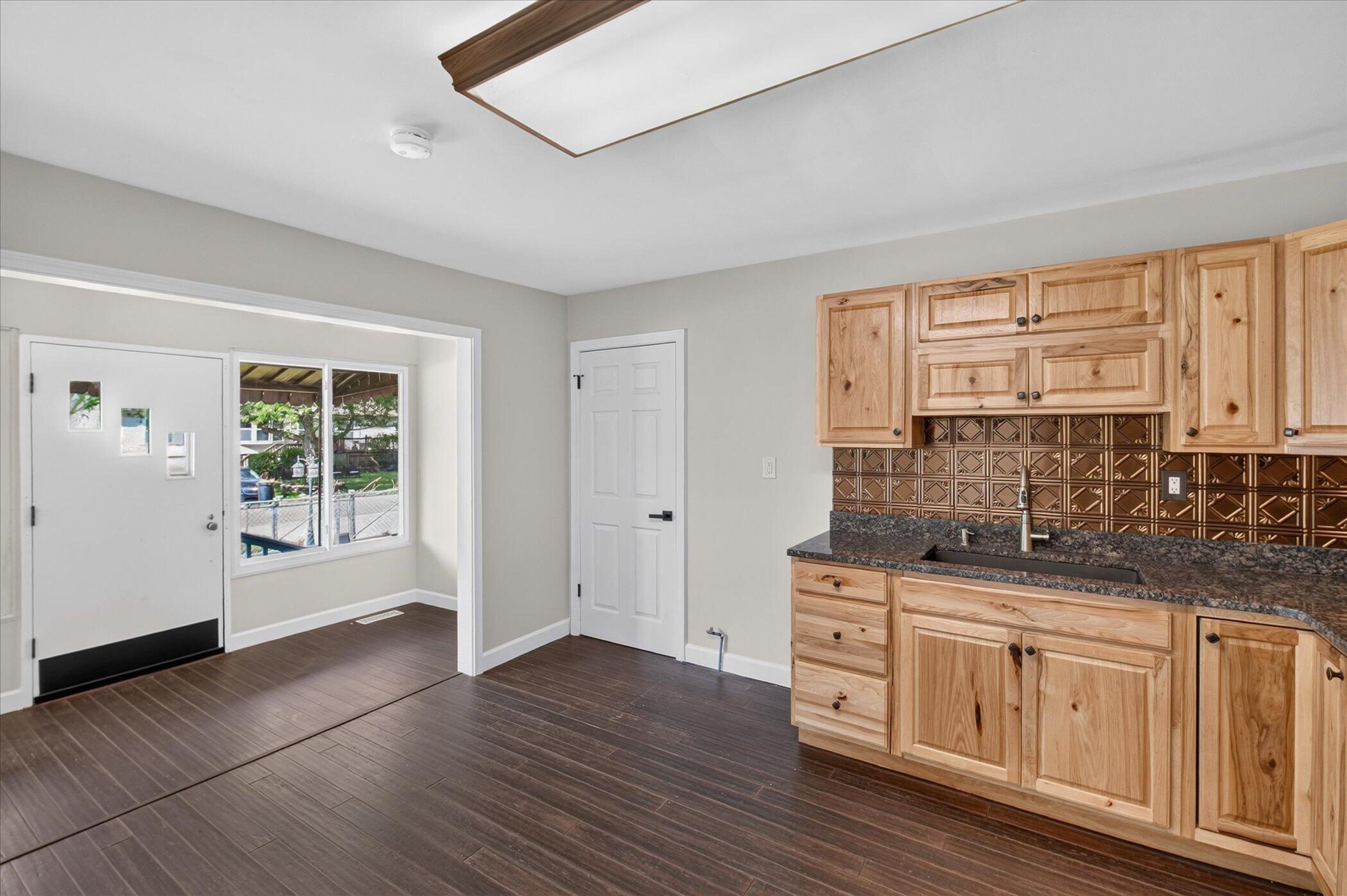 7866 Miami Avenue Property Photo 7
