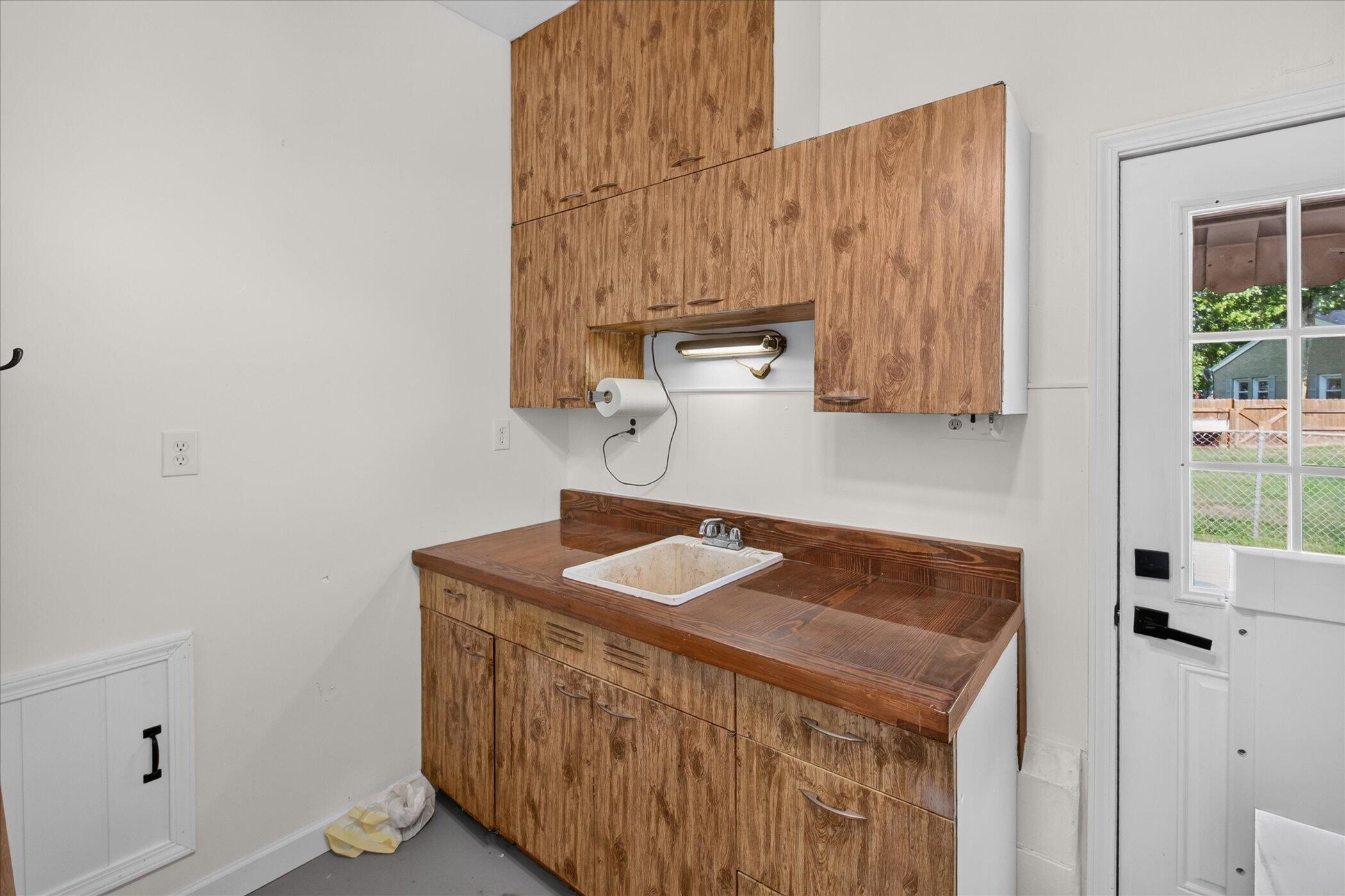 7866 Miami Avenue Property Photo 9