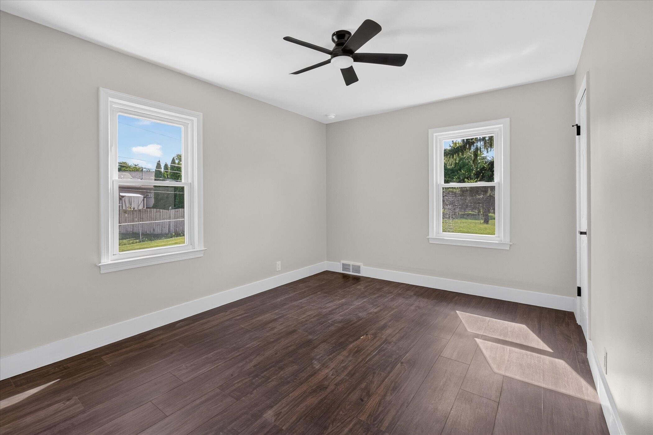 7866 Miami Avenue Property Photo 11