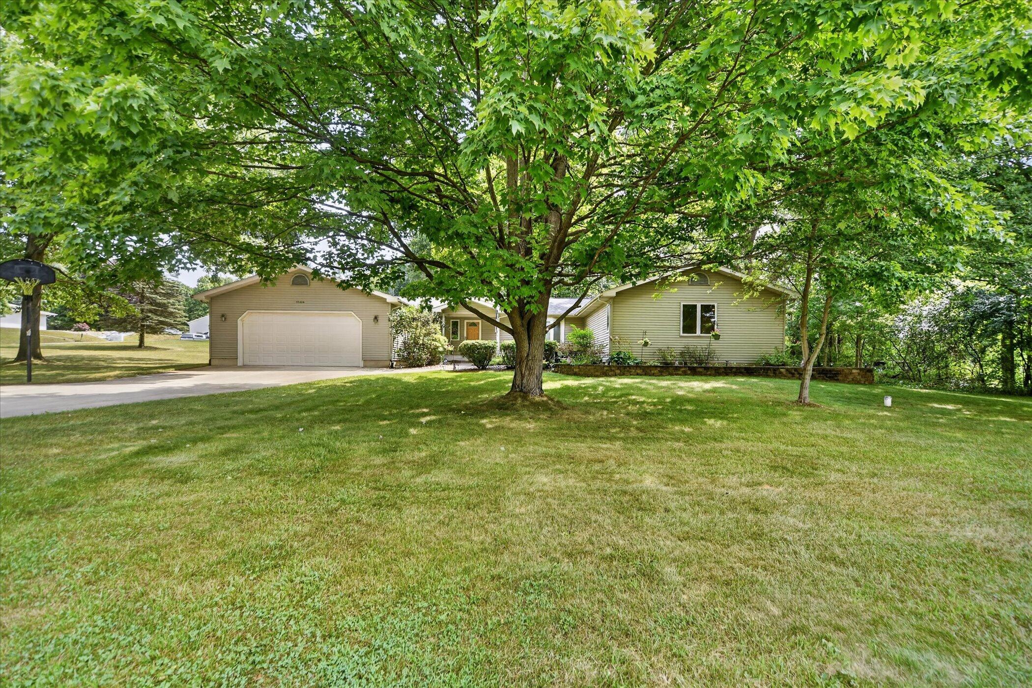 17334 10 Mile Road Property Photo 3