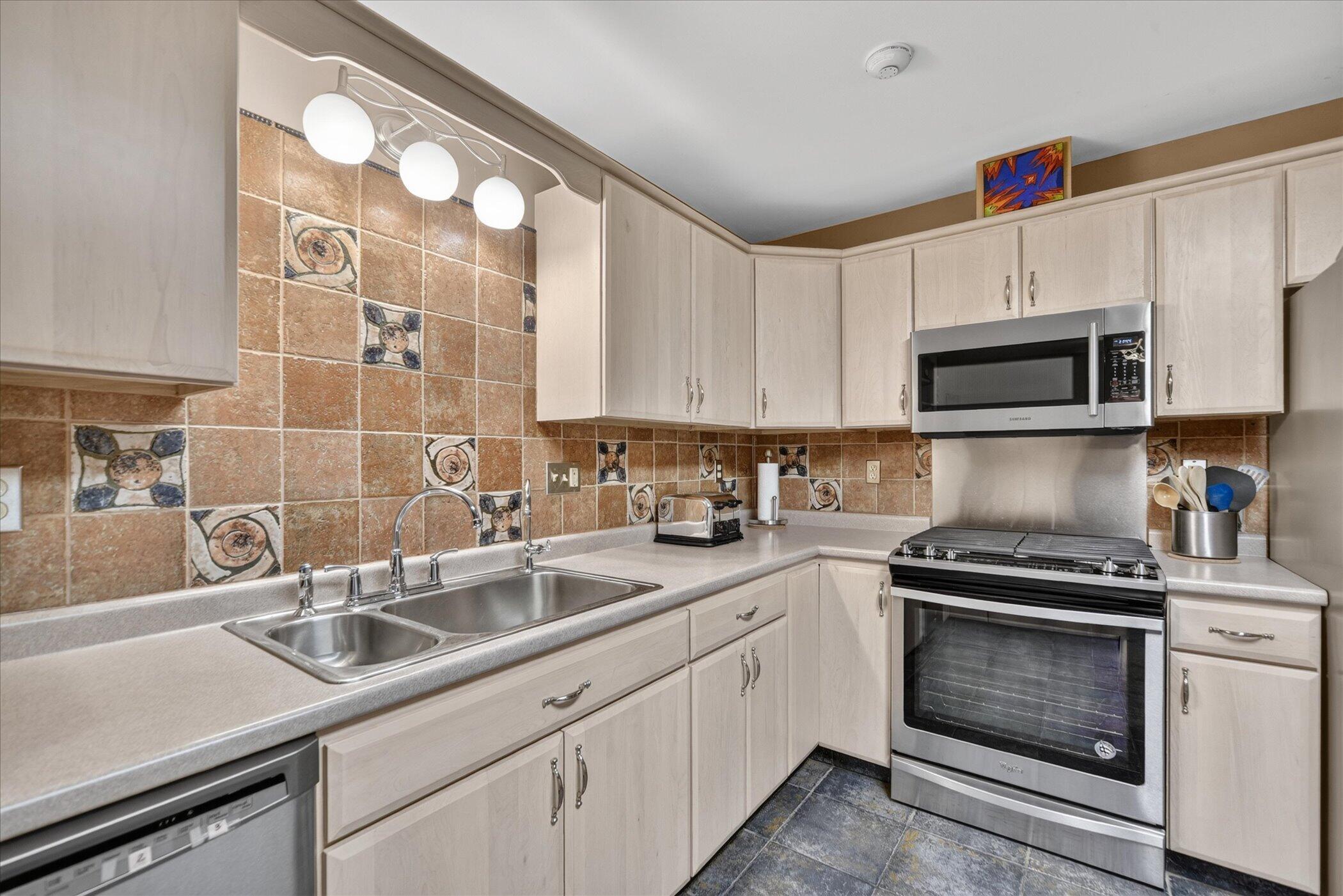 17334 10 Mile Road Property Photo 18