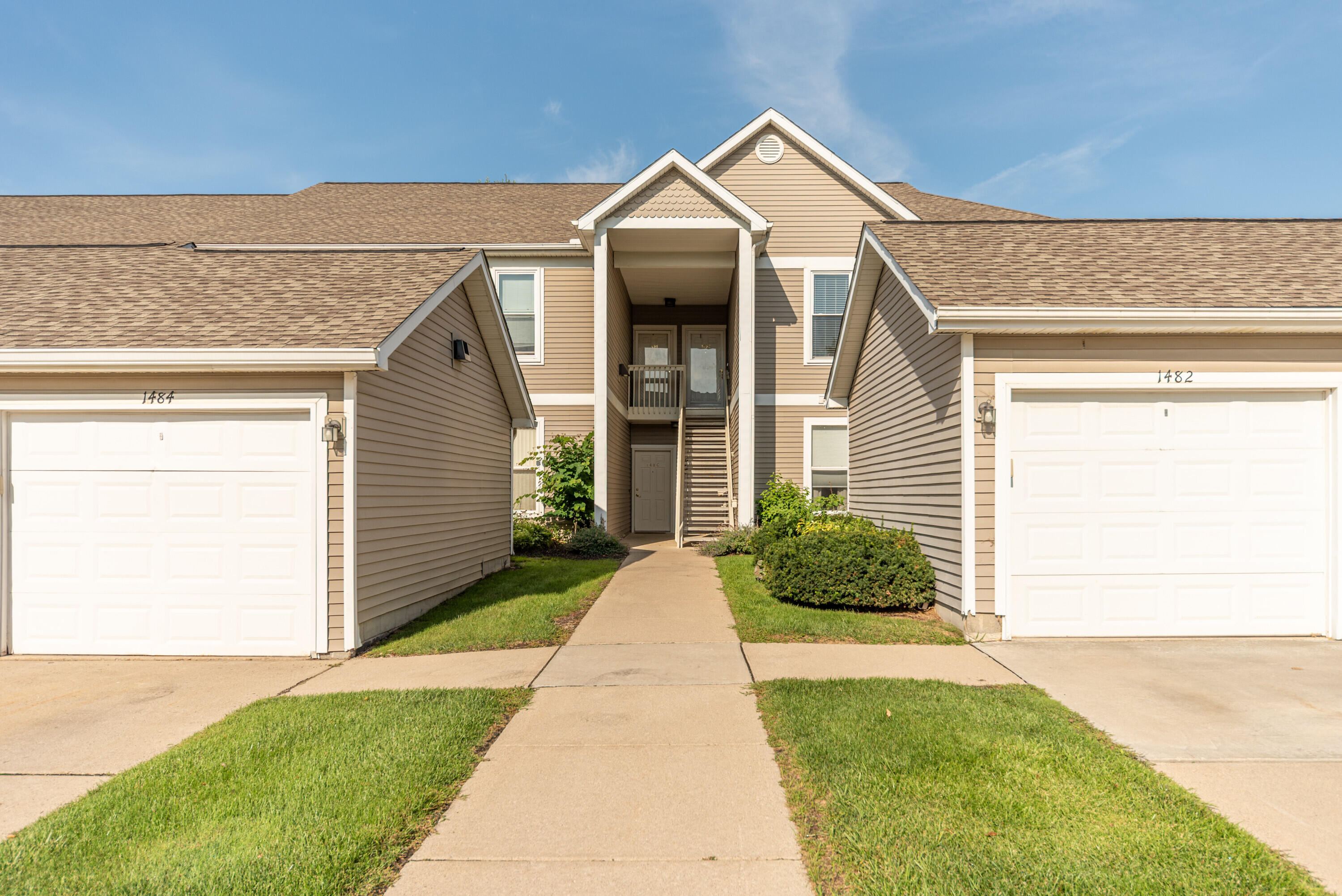 1486 Fox Pointe Circle Property Photo 1