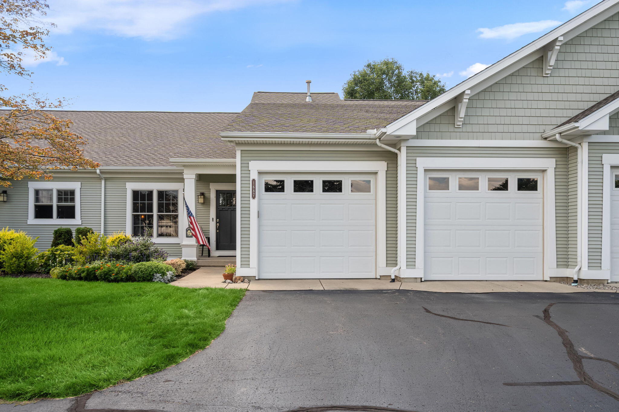 1687 S Trillium Circle Property Photo 1