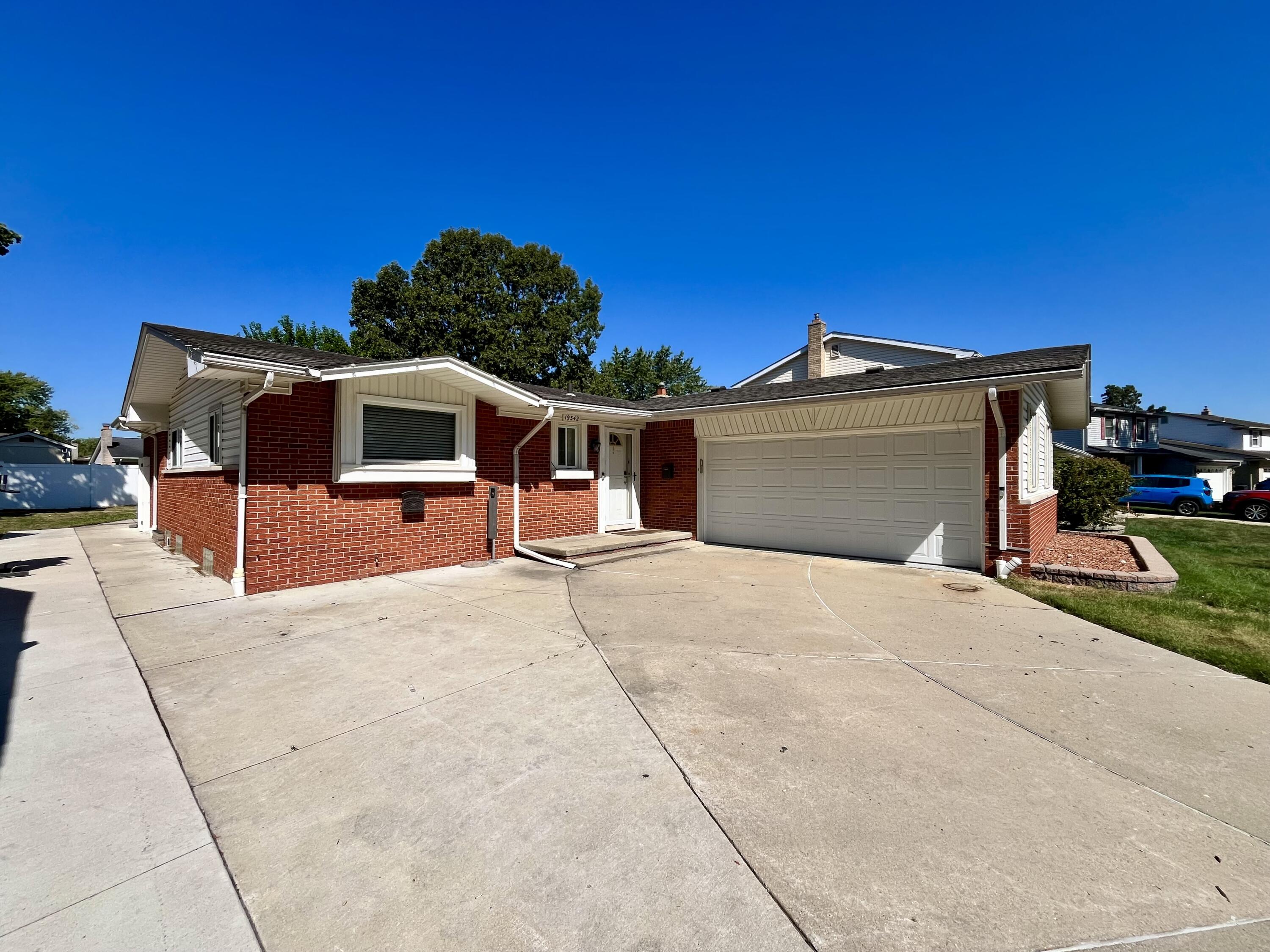 19342 Coventry Drive Property Photo 2
