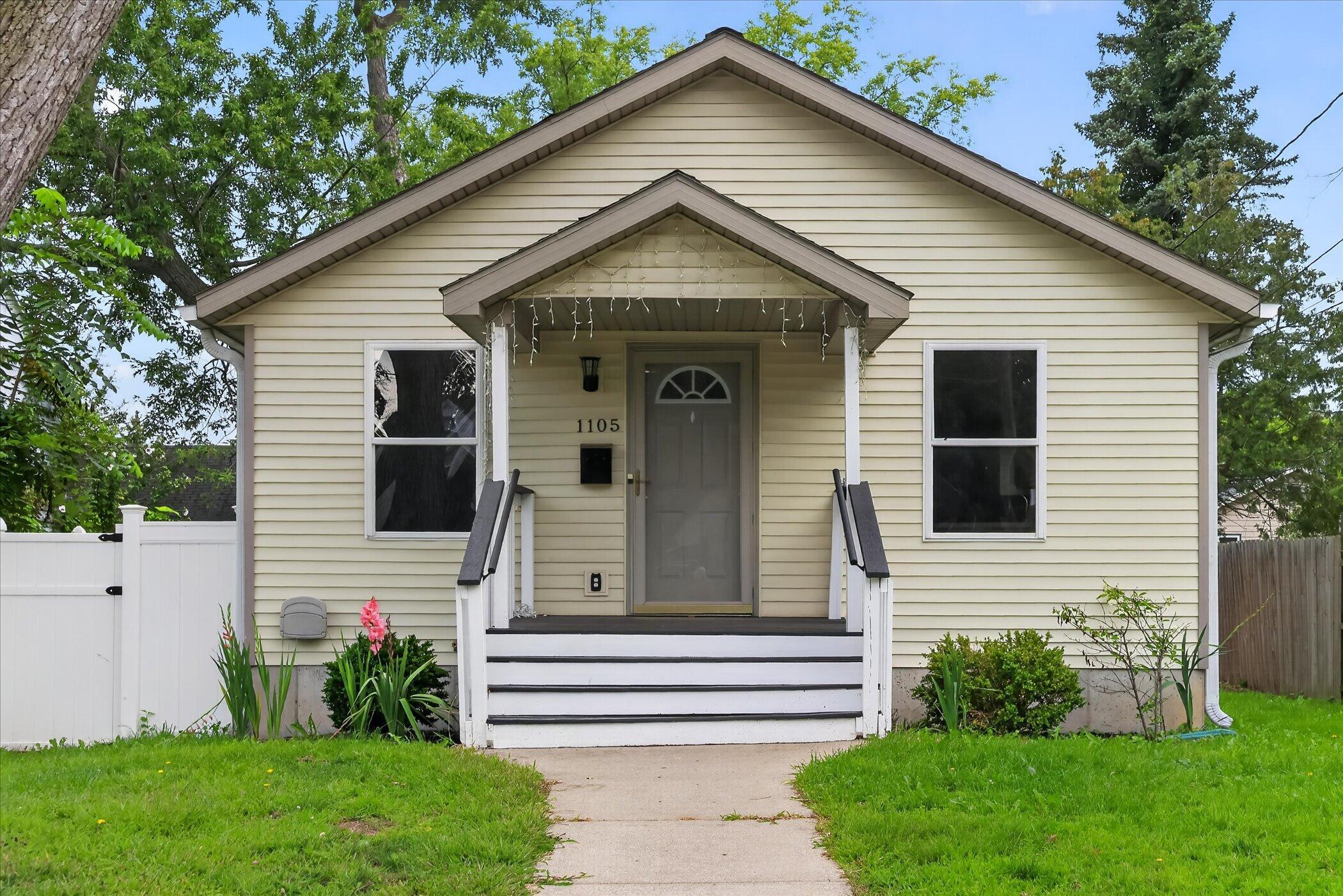 1105 Hazen Street Se Property Photo 4