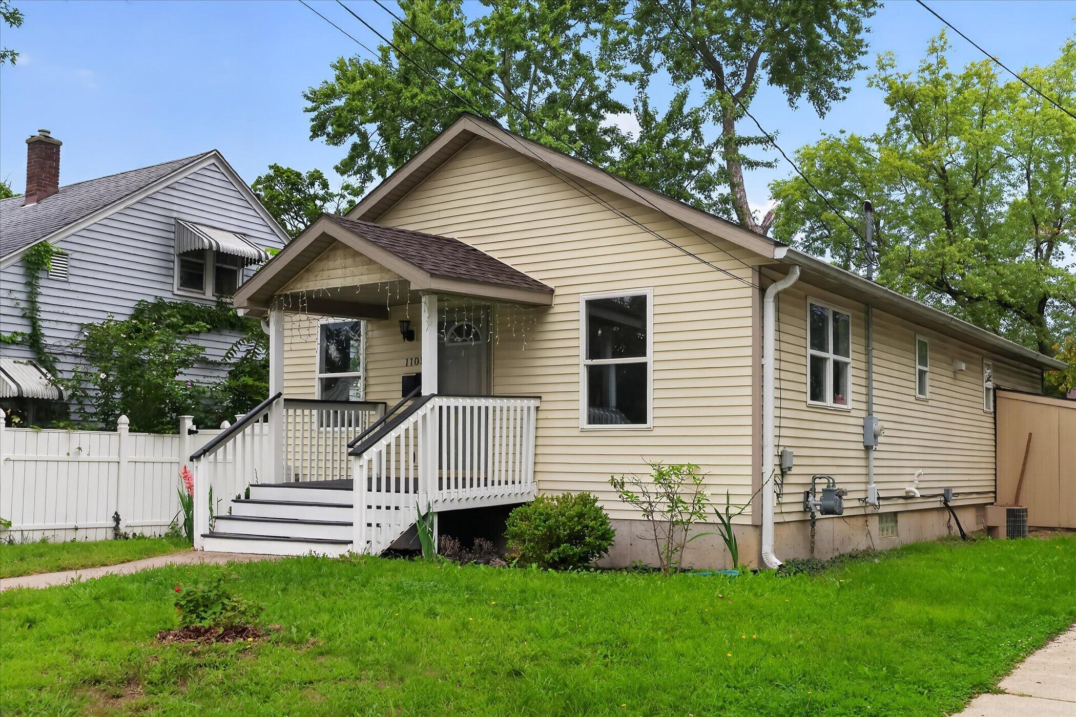 1105 Hazen Street Se Property Photo 5