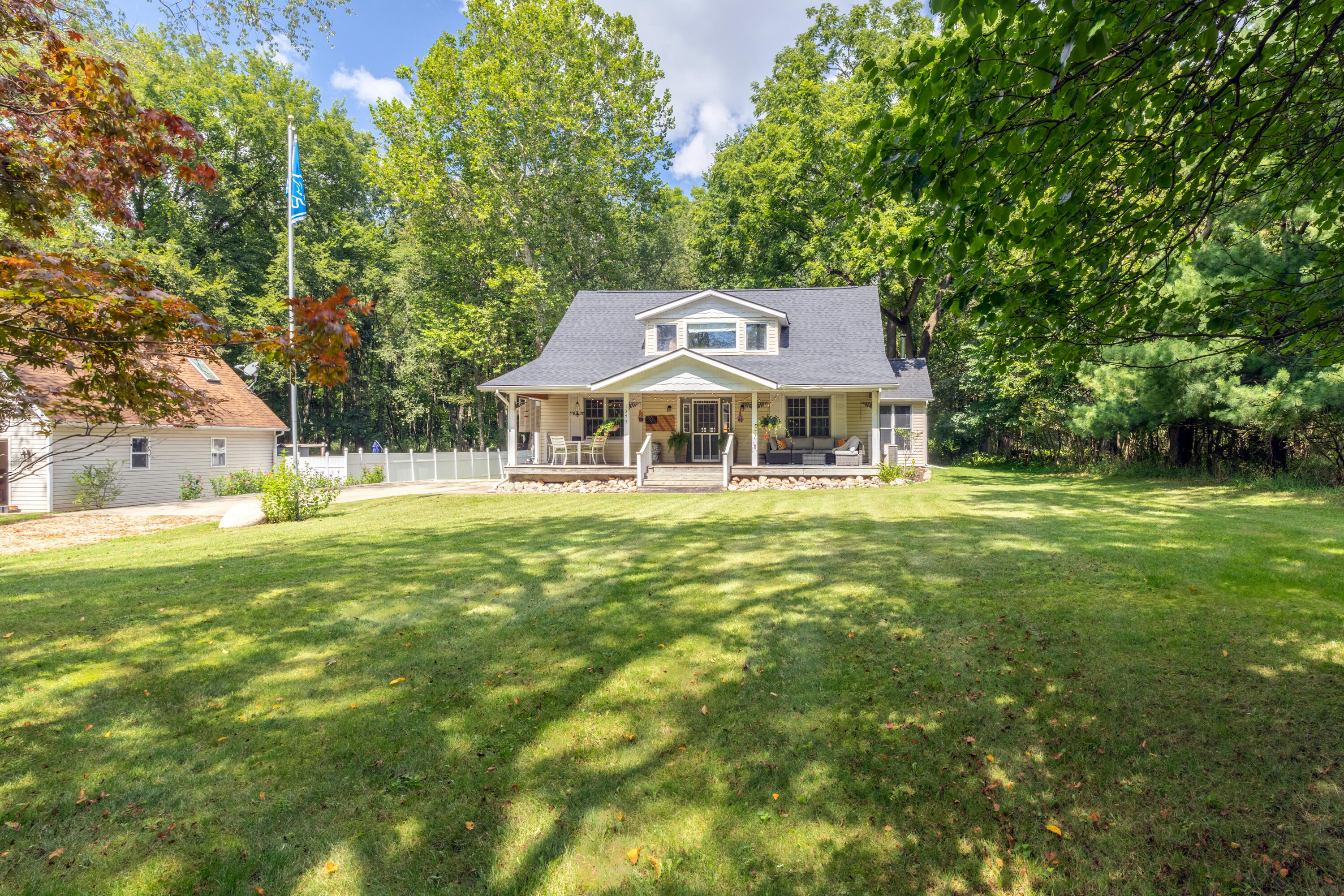 1375 E Osterhout Avenue Property Photo 1