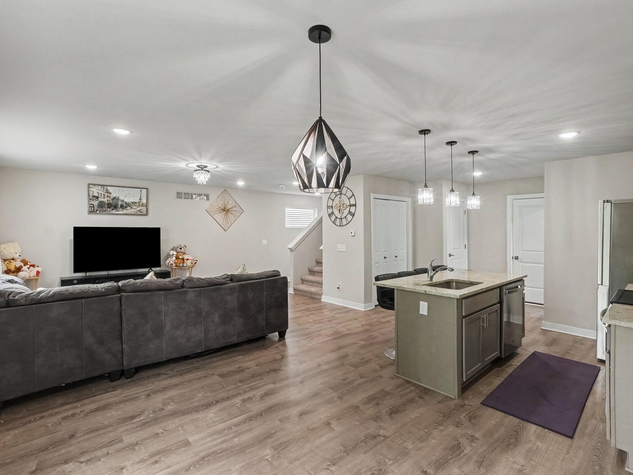 880 Machnik Drive Property Photo 4