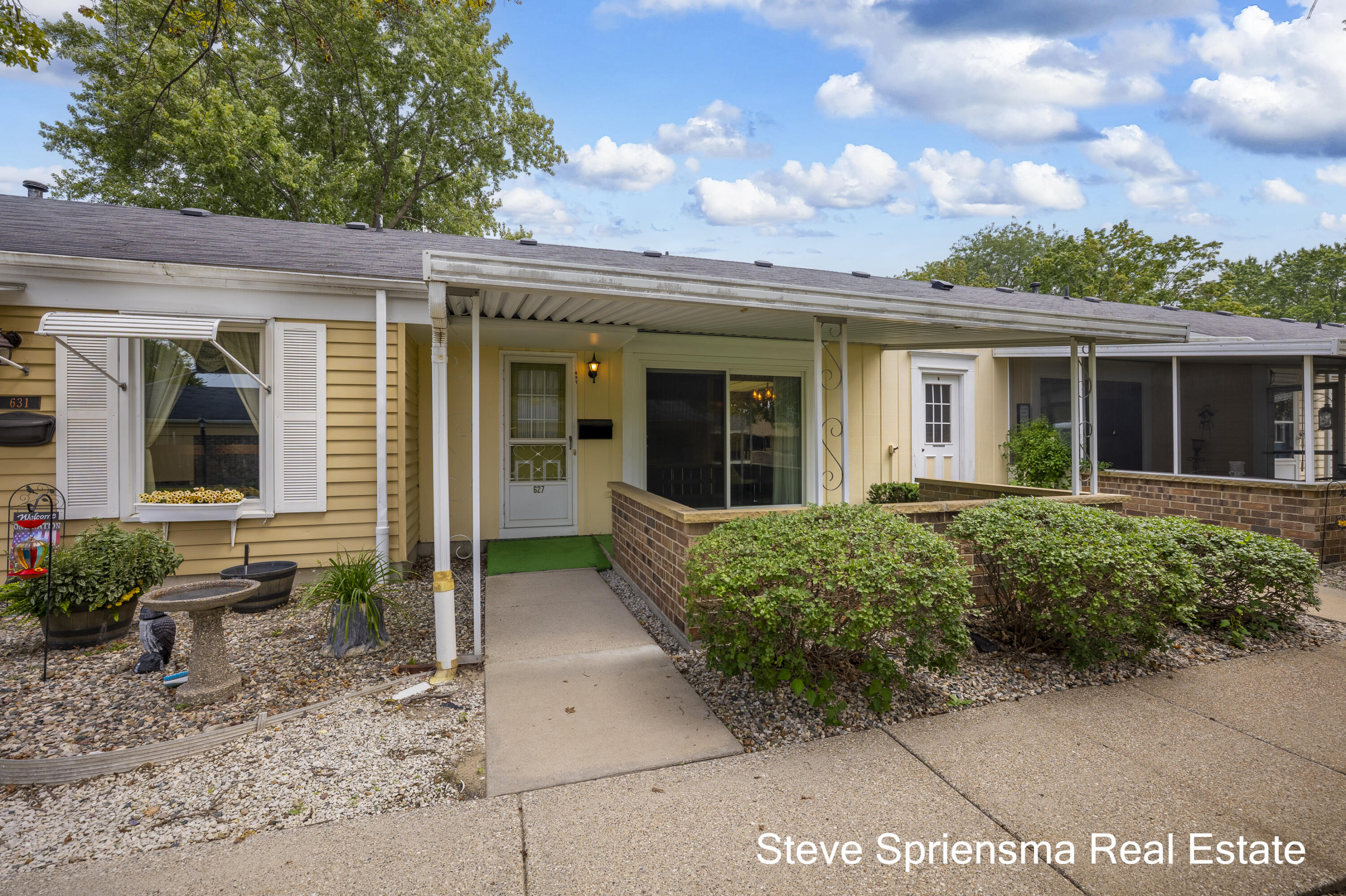 627 Carriage Lane Property Photo 1