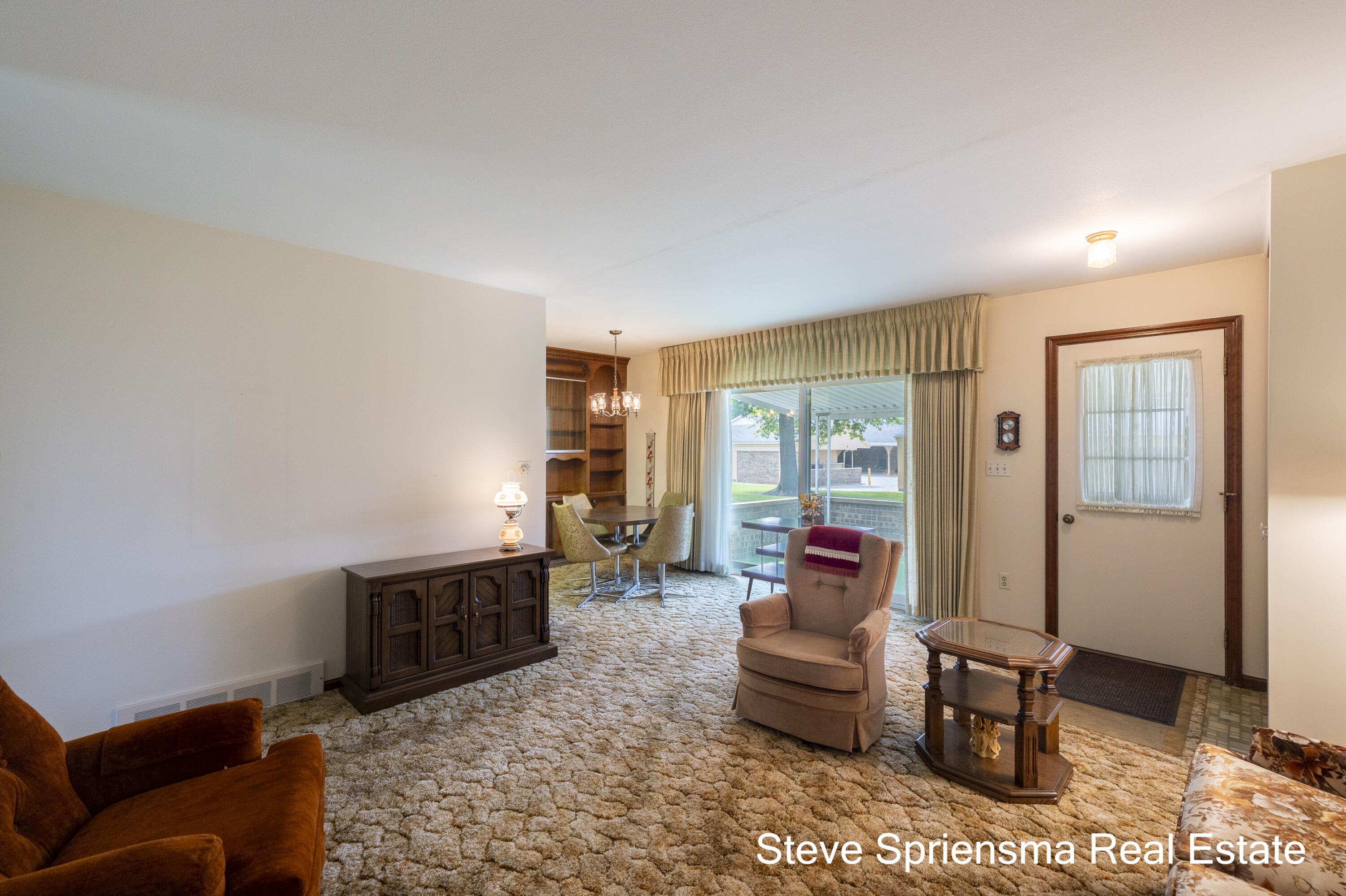 627 Carriage Lane Property Photo 7