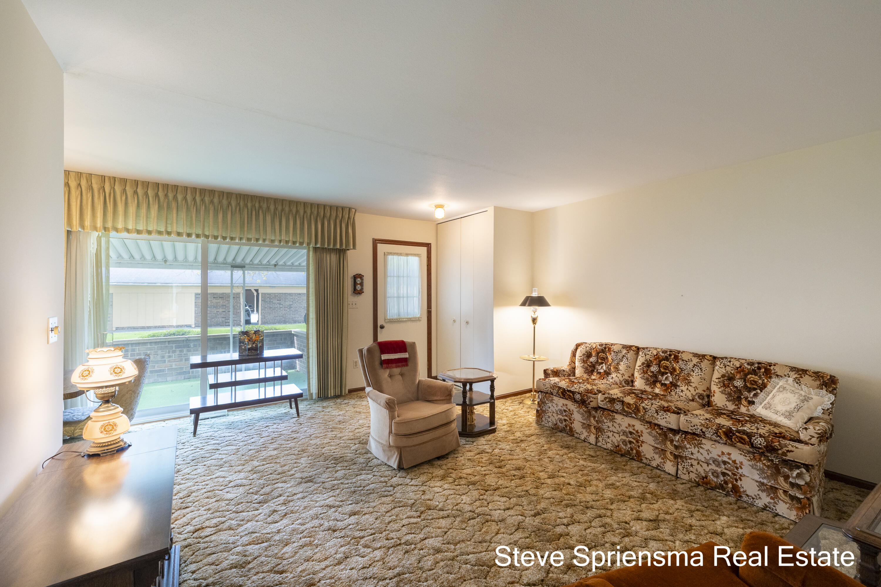 627 Carriage Lane Property Photo 8