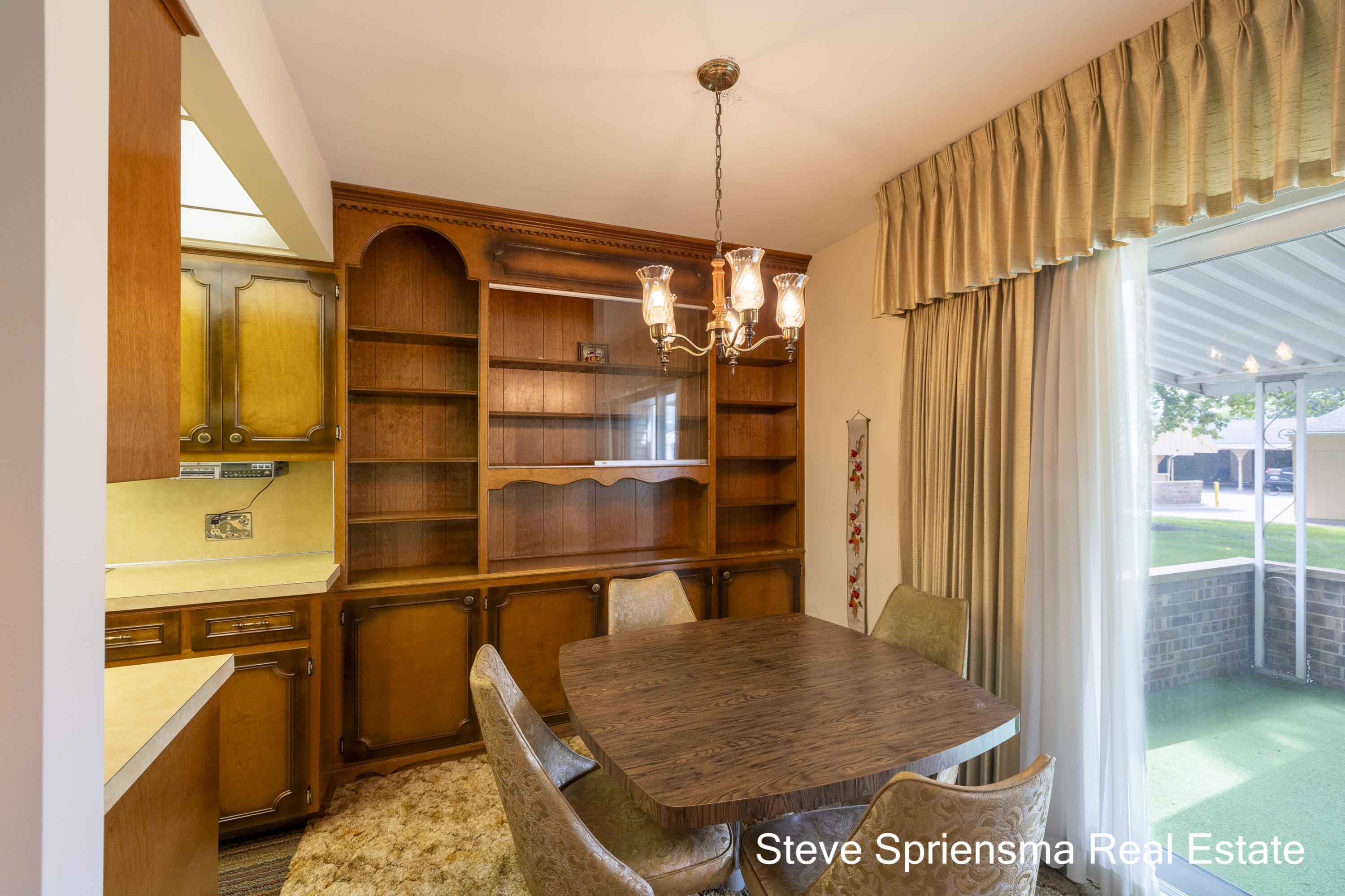 627 Carriage Lane Property Photo 9