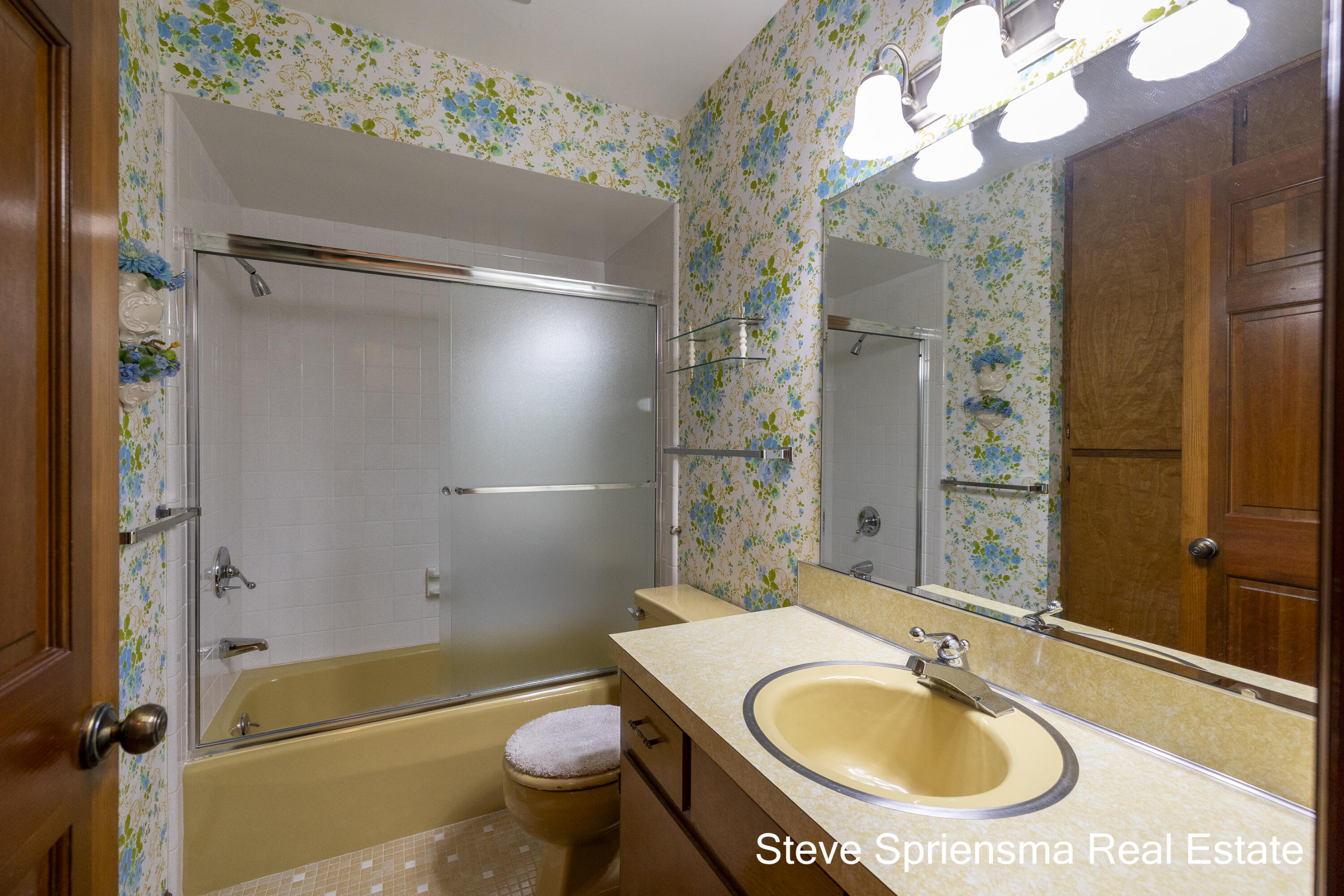 627 Carriage Lane Property Photo 14