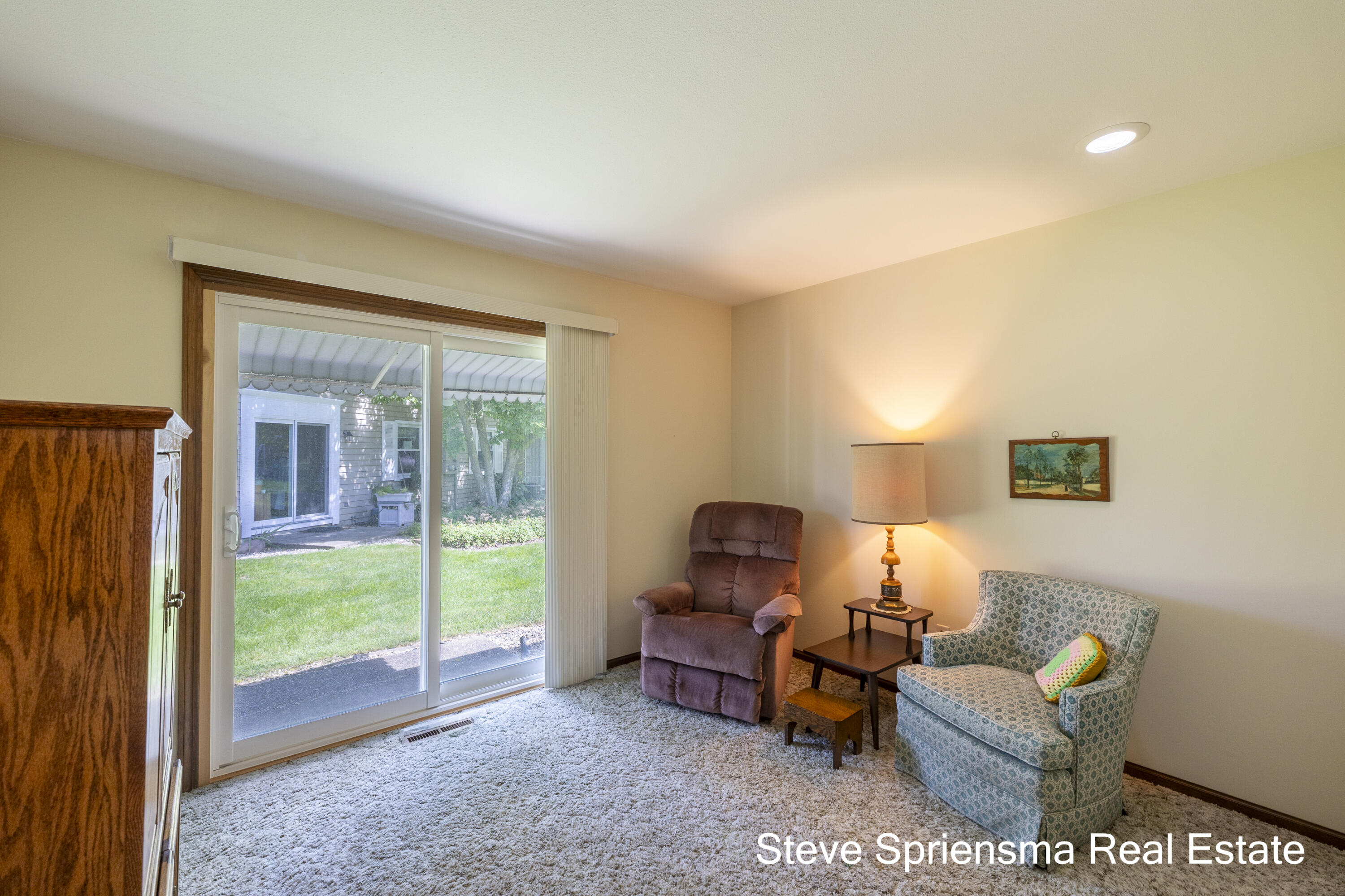 627 Carriage Lane Property Photo 16