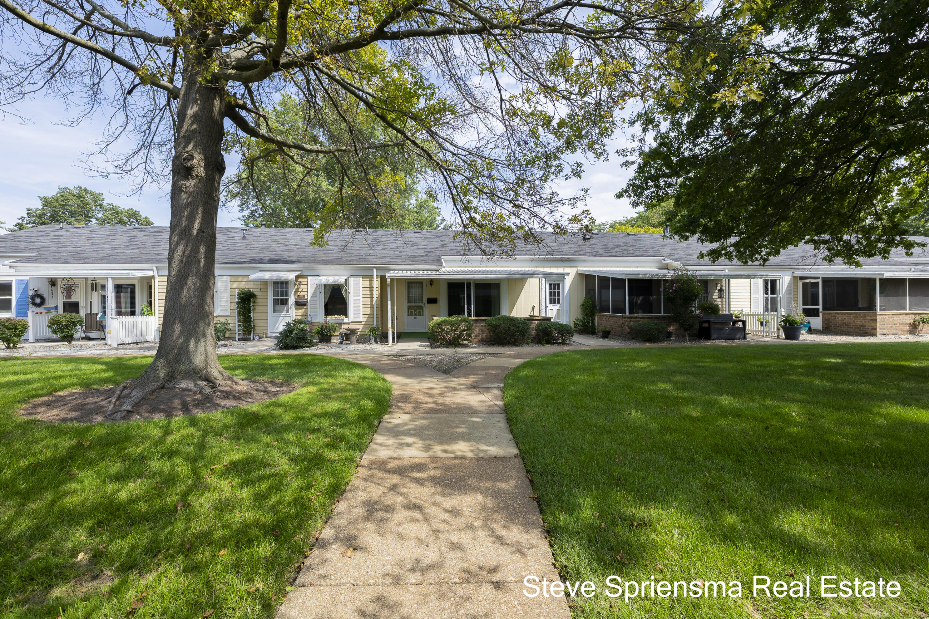 627 Carriage Lane Property Photo 22