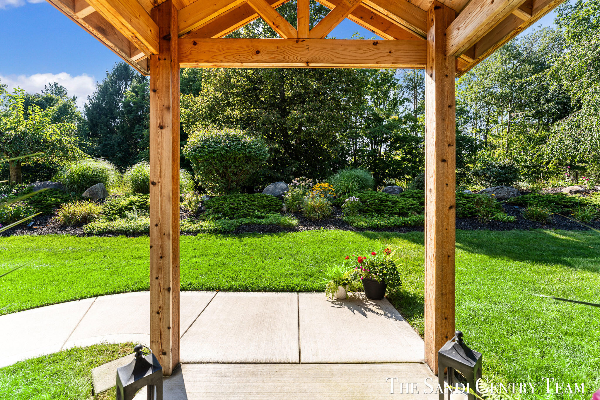 8567 Chuckanut Drive Property Photo 11