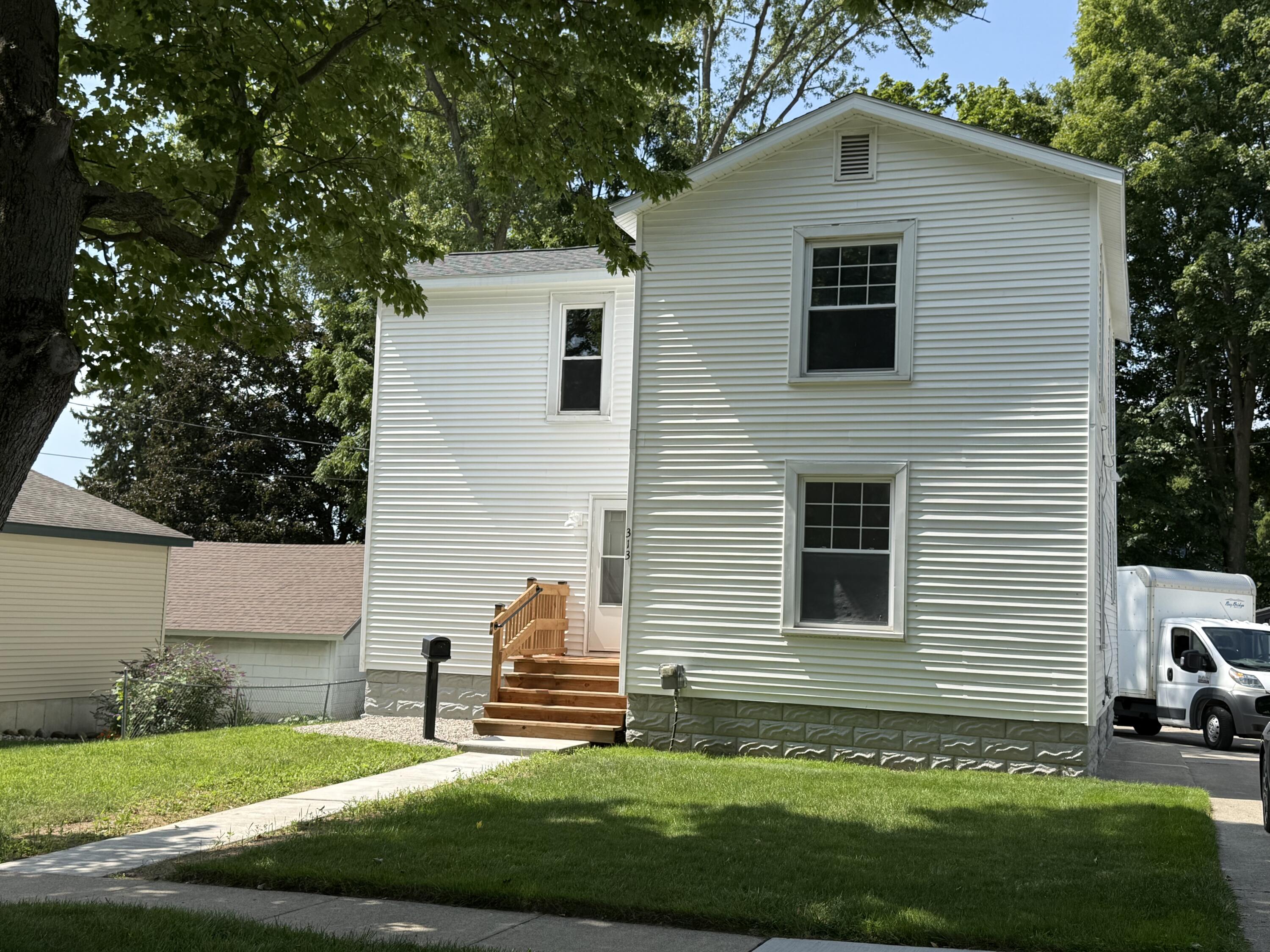 313 Morse Street Property Photo 2